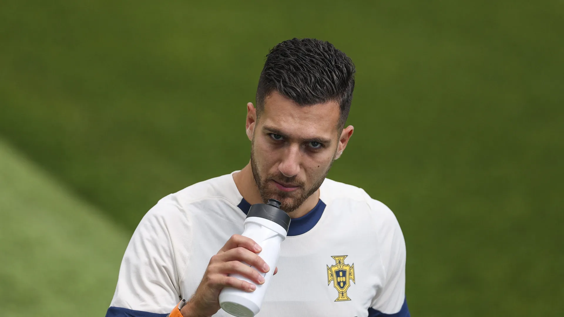 
                    Diogo Dalot é dispensado e substituto junta-se a Portugal... na Arménia
                