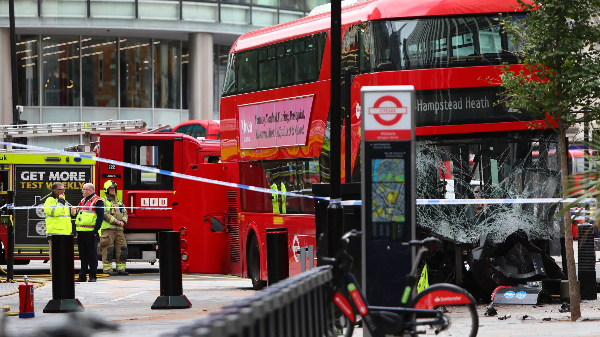 Despiste de autocarro no centro de Londres provoca "vários feridos"