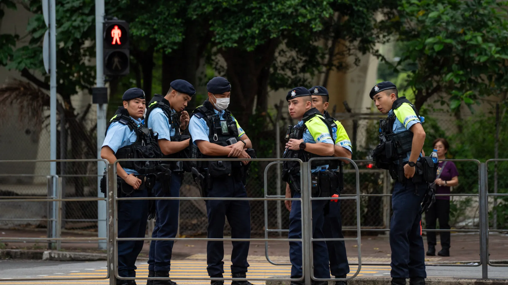 
                    Hong Kong condena três pessoas por conspiração para ataque à bomba
                