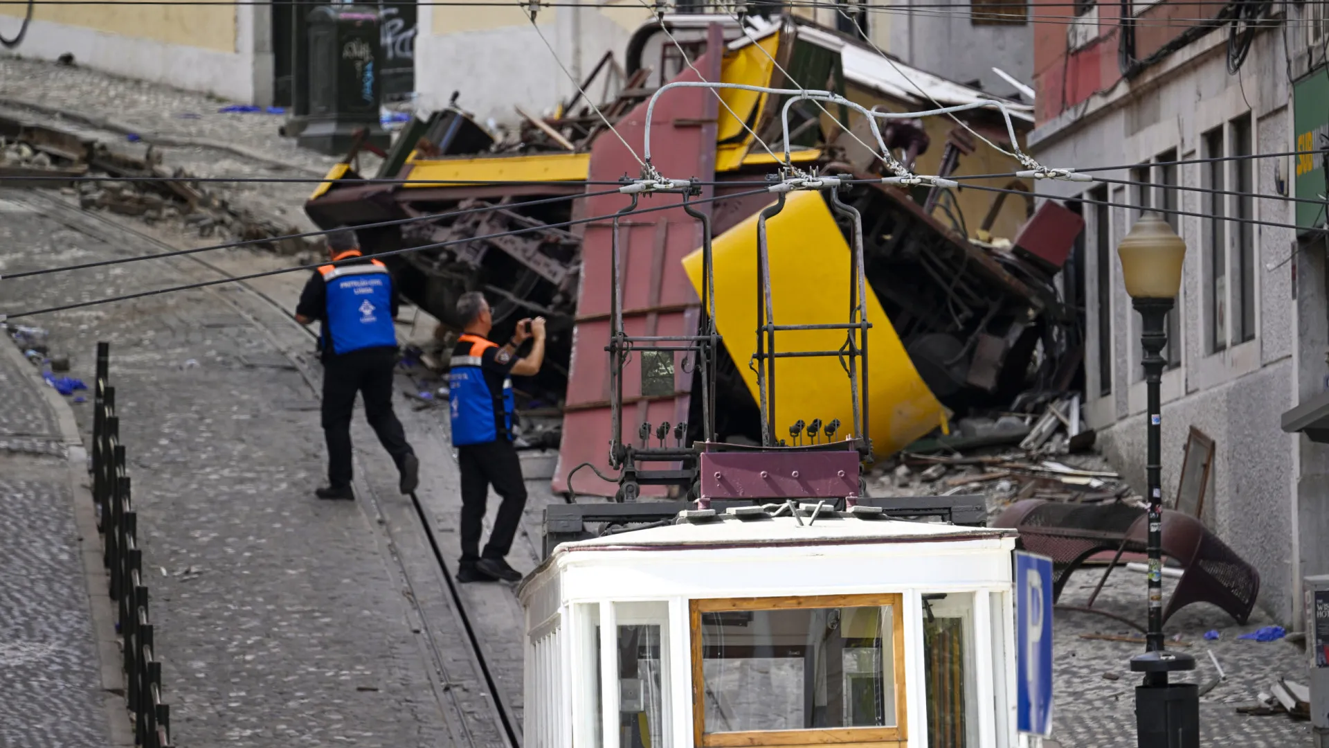 
                    Elevador: Câmara de Lisboa ainda não constituiu fundo de apoio às vítimas
                
