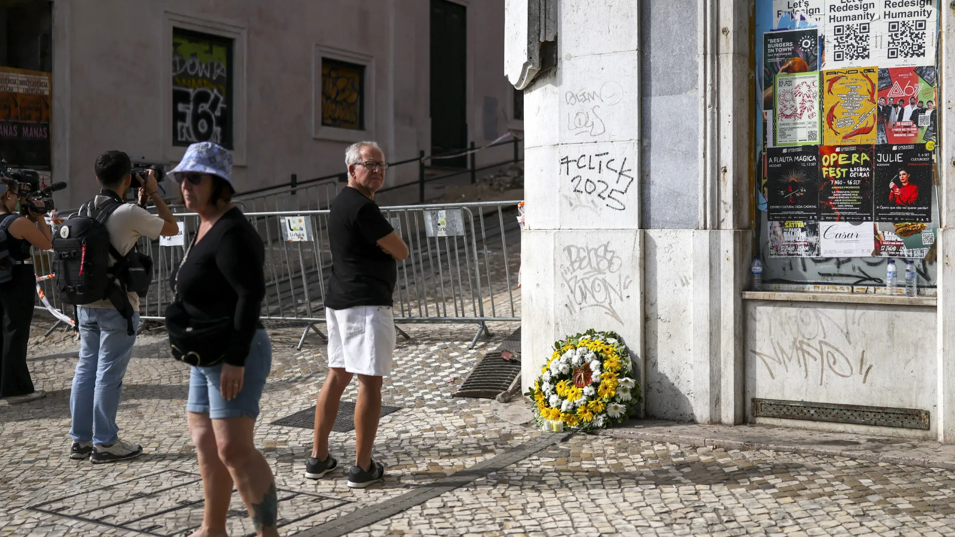 Elevador removido. Aparente normalidade volta à Praça dos Restauradores