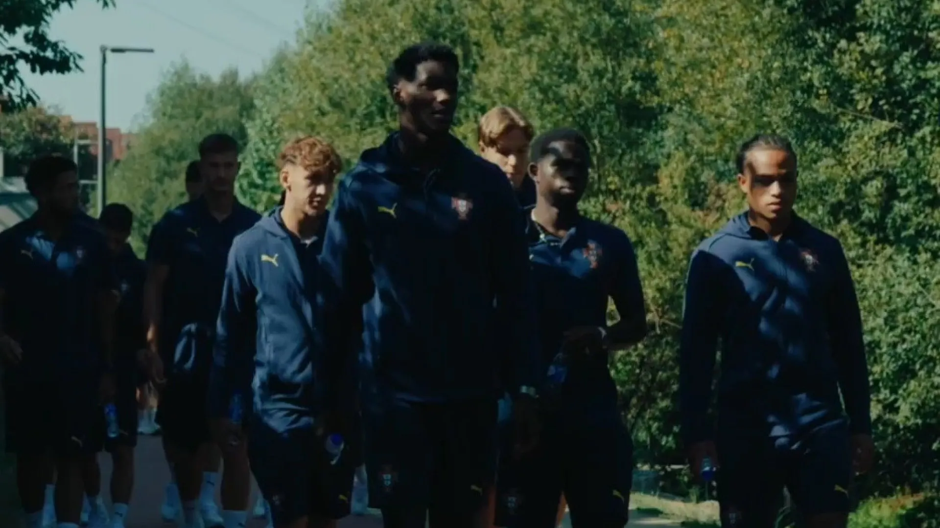 
                    Seleção sub-21 fez passeio de descompressão e teve 'vigilante' especial
                