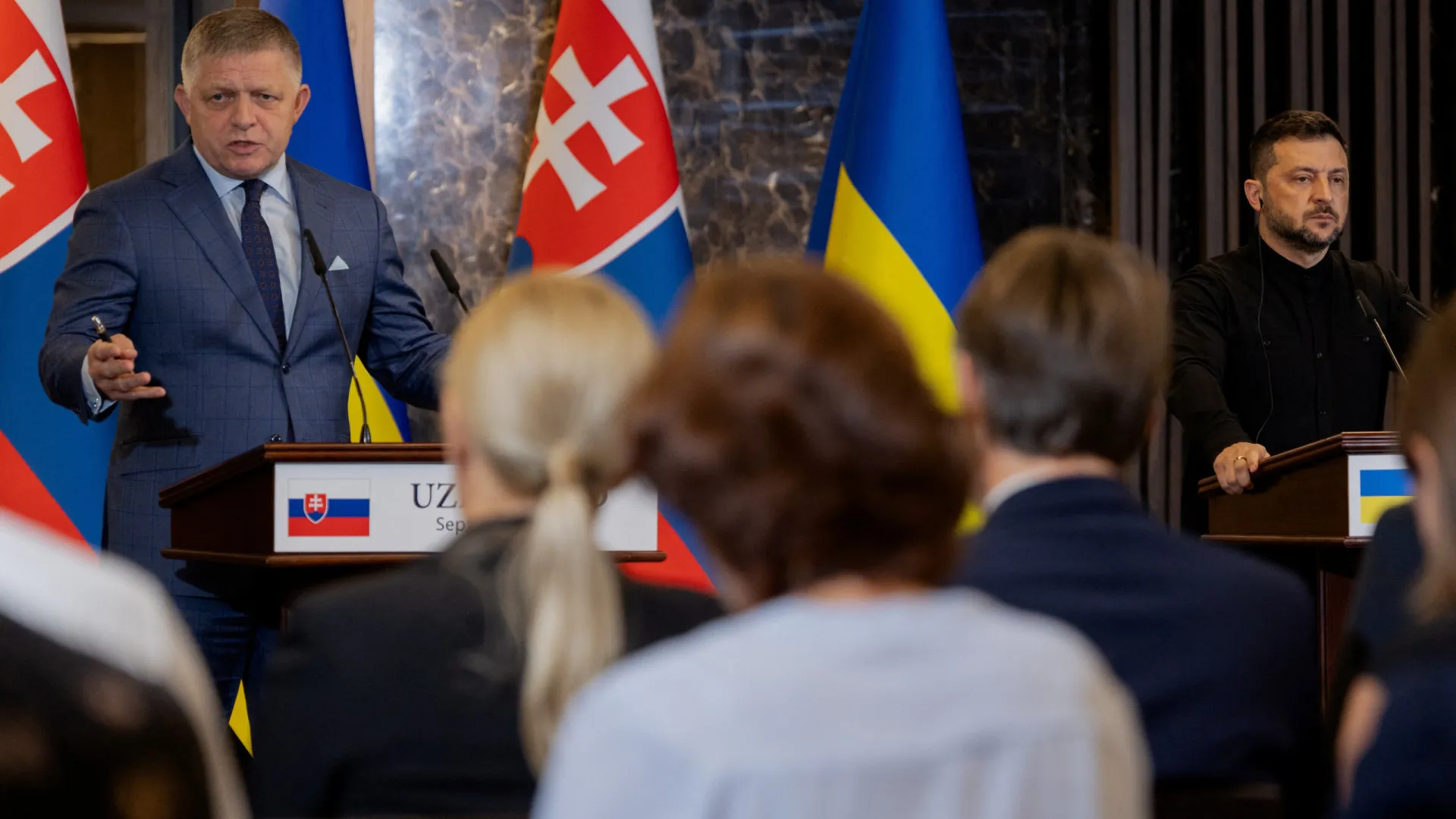 
                    Zelensky e Fico abordam frente-a-frente desentendimentos sobre energia
                