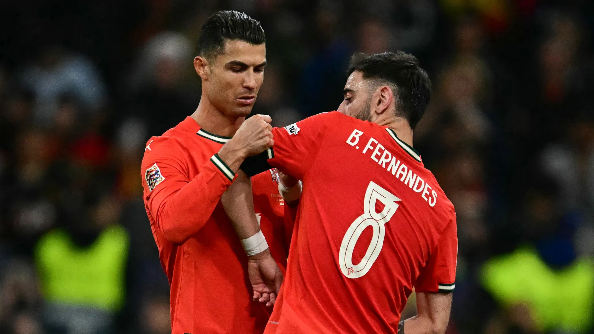 
                    Bruno Fernandes adia mudança para a Arábia Saudita (e já avisou CR7)
                