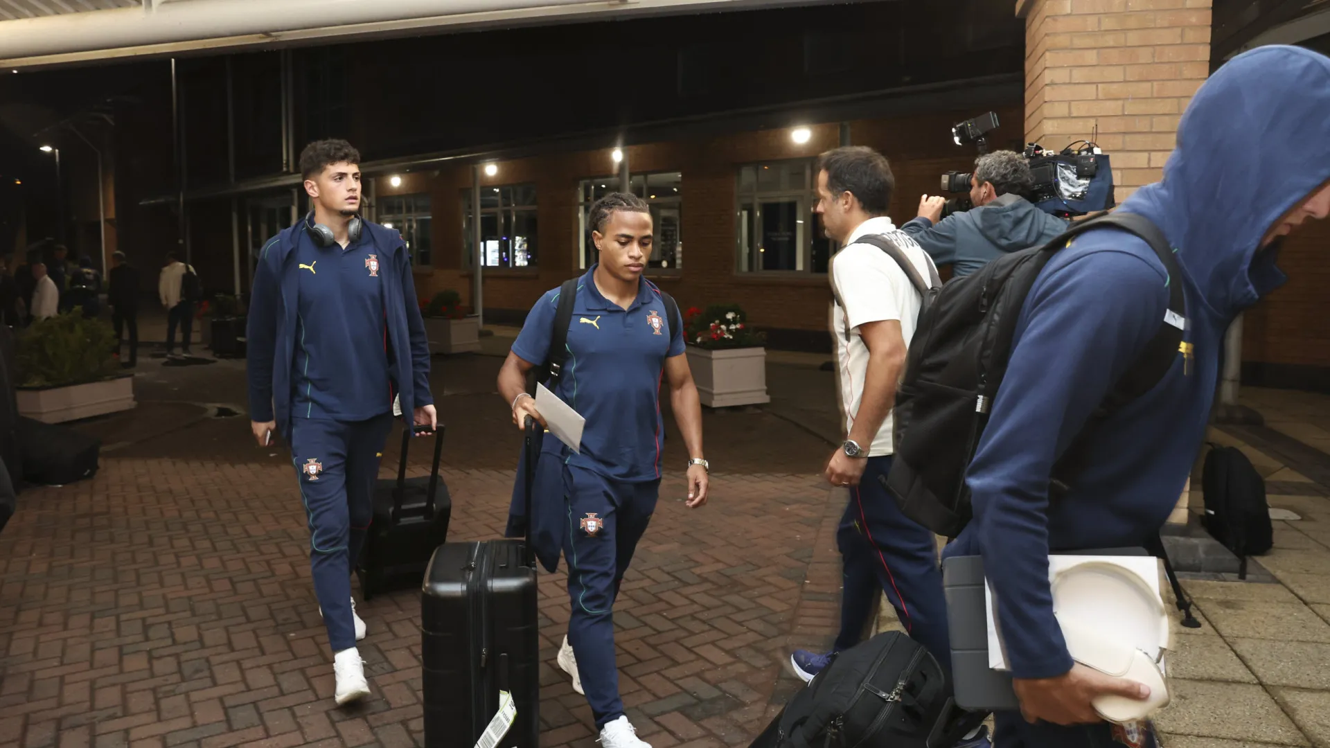
                    Seleção sub-21 aterra na Escócia para segundo jogo da qualificação
                