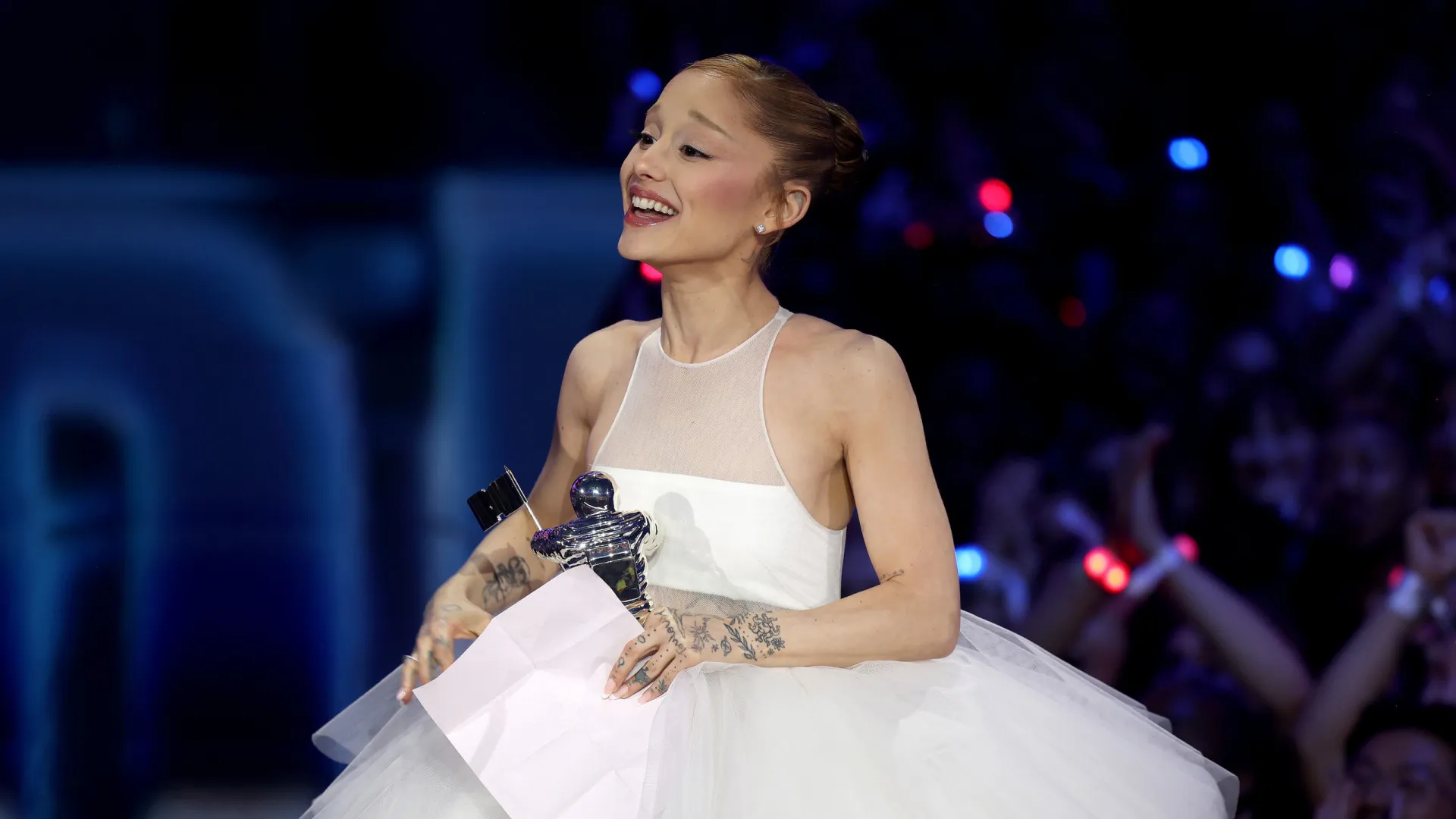 
                    Ariana Grande vence vídeo do ano nos VMA com 'Brighter Days Ahead'
                