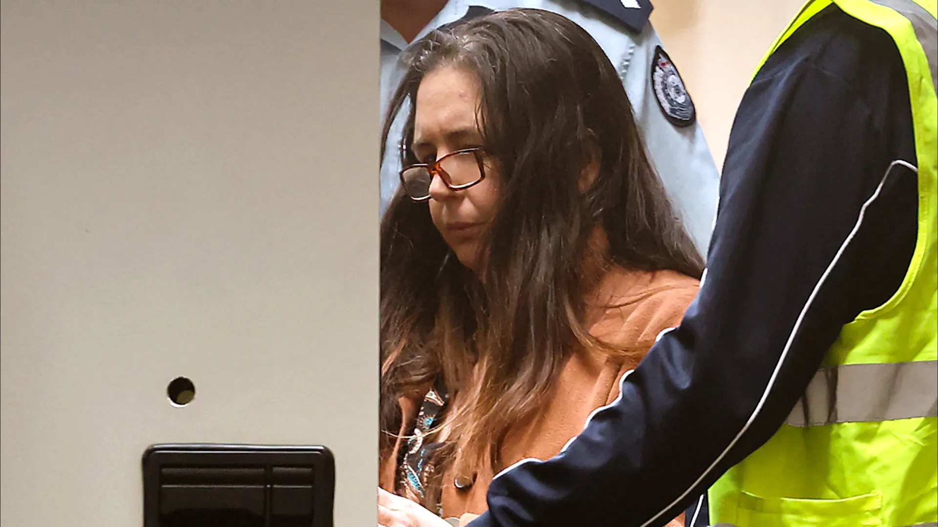 
                    Mulher que envenenou família com cogumelos condenada a prisão perpétua 
                