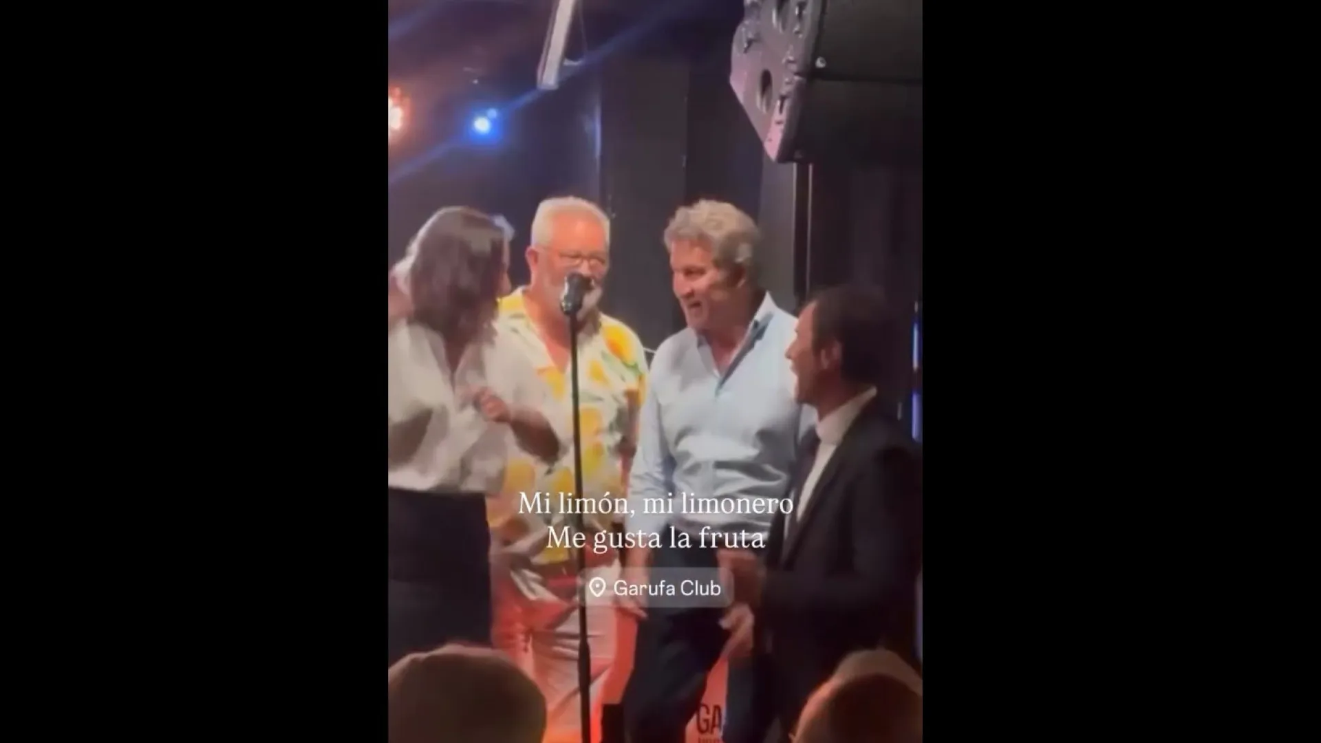 
                    Feijóo atira farpas a Sanchéz em karaoke com infame 