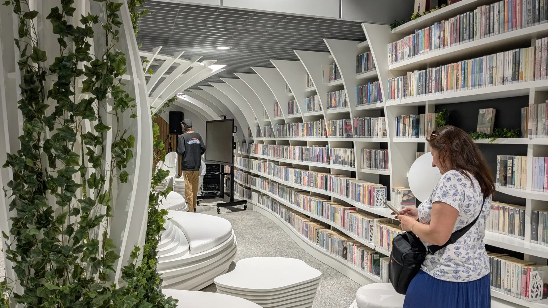 
                    Esta nova biblioteca quer incentivar os polacos a ler mais – até no metro
                