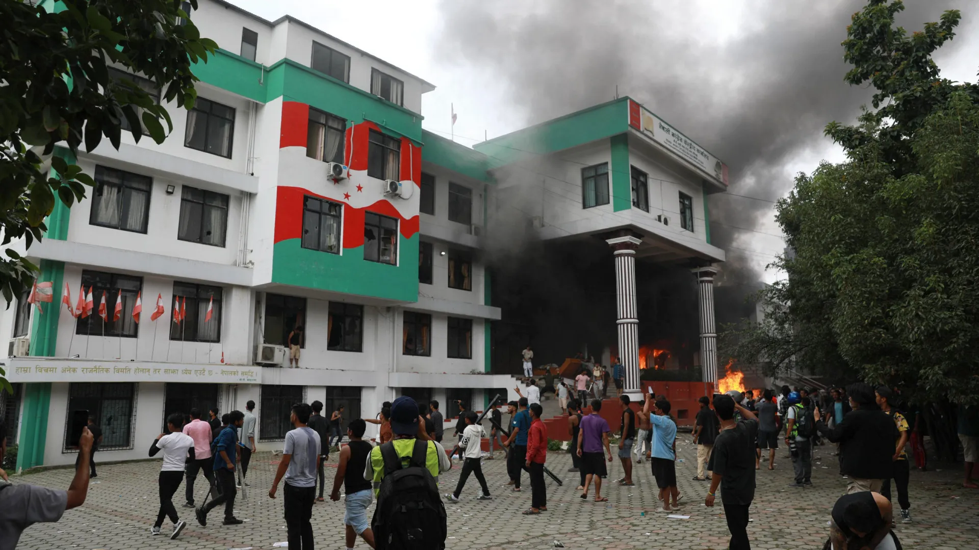 
                    UE pede investigação independente a mortes de manifestantes no Nepal
                