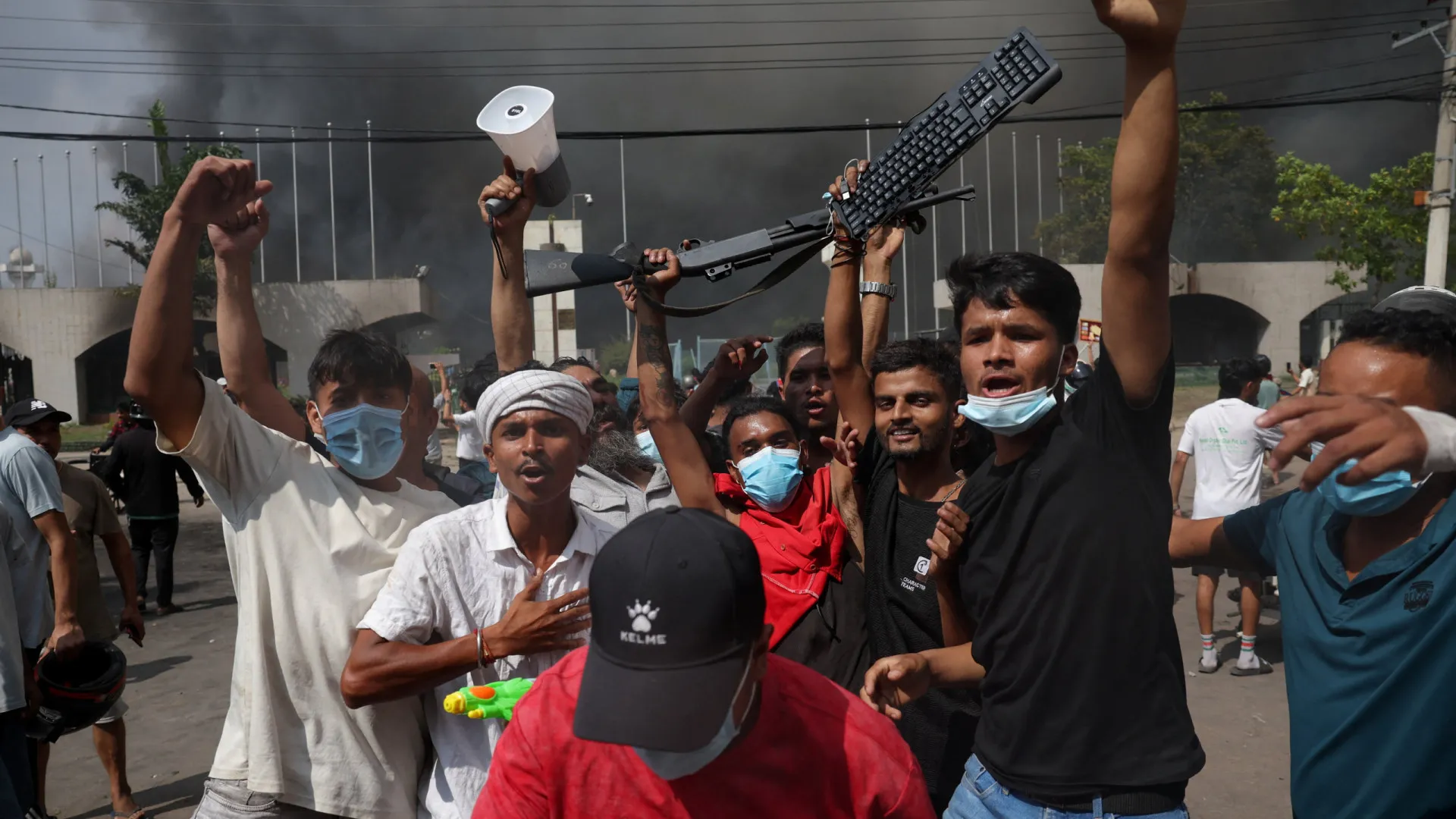 
                    Governo do Nepal assina acordo com Geração Z após protestos mortíferos
                