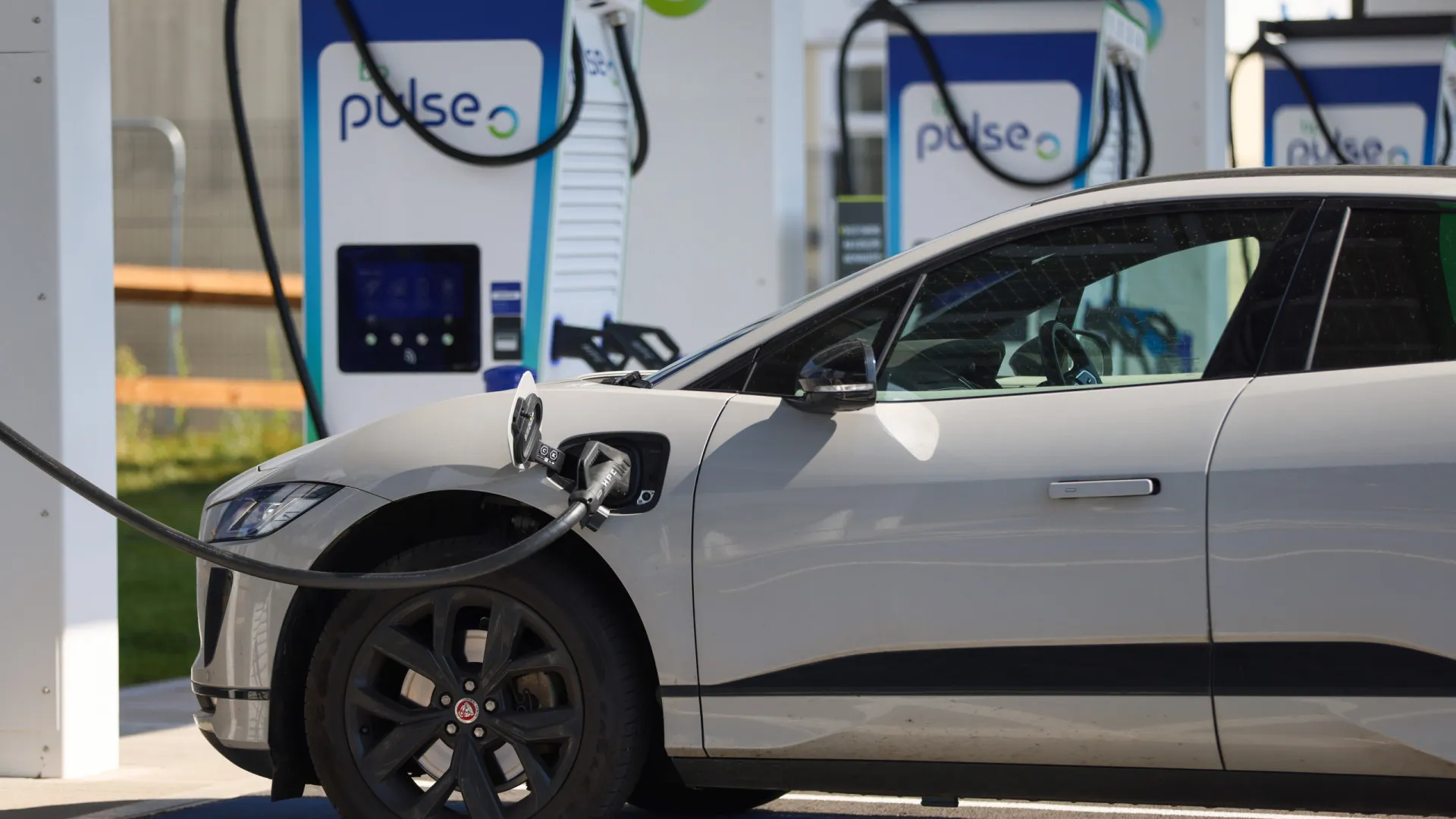 
                    Portugal abre sistema de carregamento de elétricos pioneiro na Europa
                