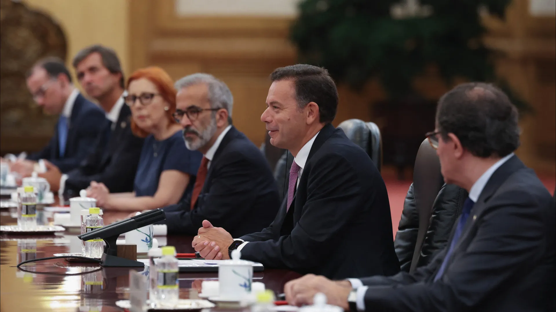 
                    Montenegro envolve Macau na relação económica de Portugal com a China
                