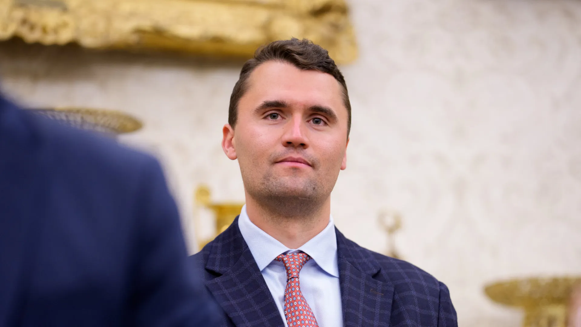 
                    Ativista conservador Charlie Kirk morre após ser baleado em evento
                