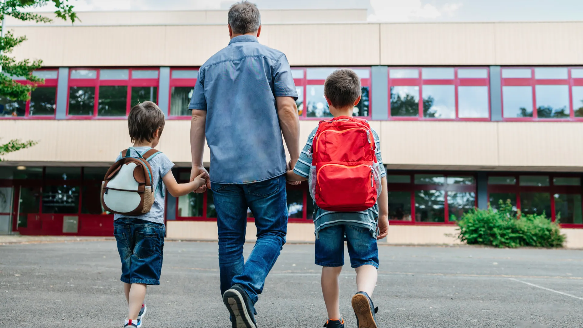 
                    Pais podem faltar ao trabalho para ir à escola? Sim, veja o que diz a lei
                