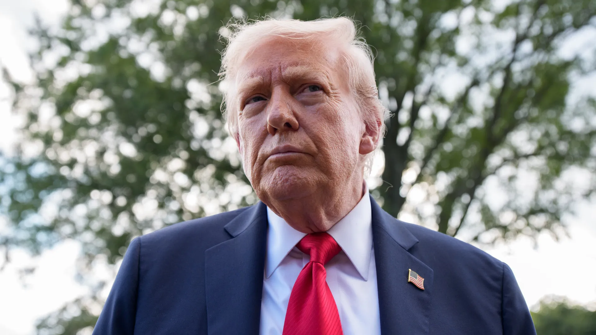 
                    Trump chega ao Reino Unido para visita de Estado de dois dias
                