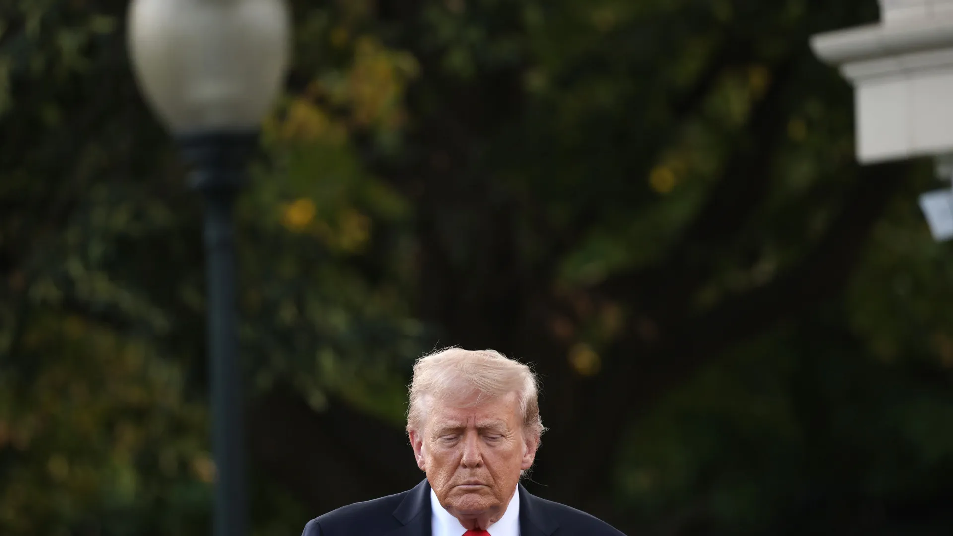 
                    Trump pede que se avance 