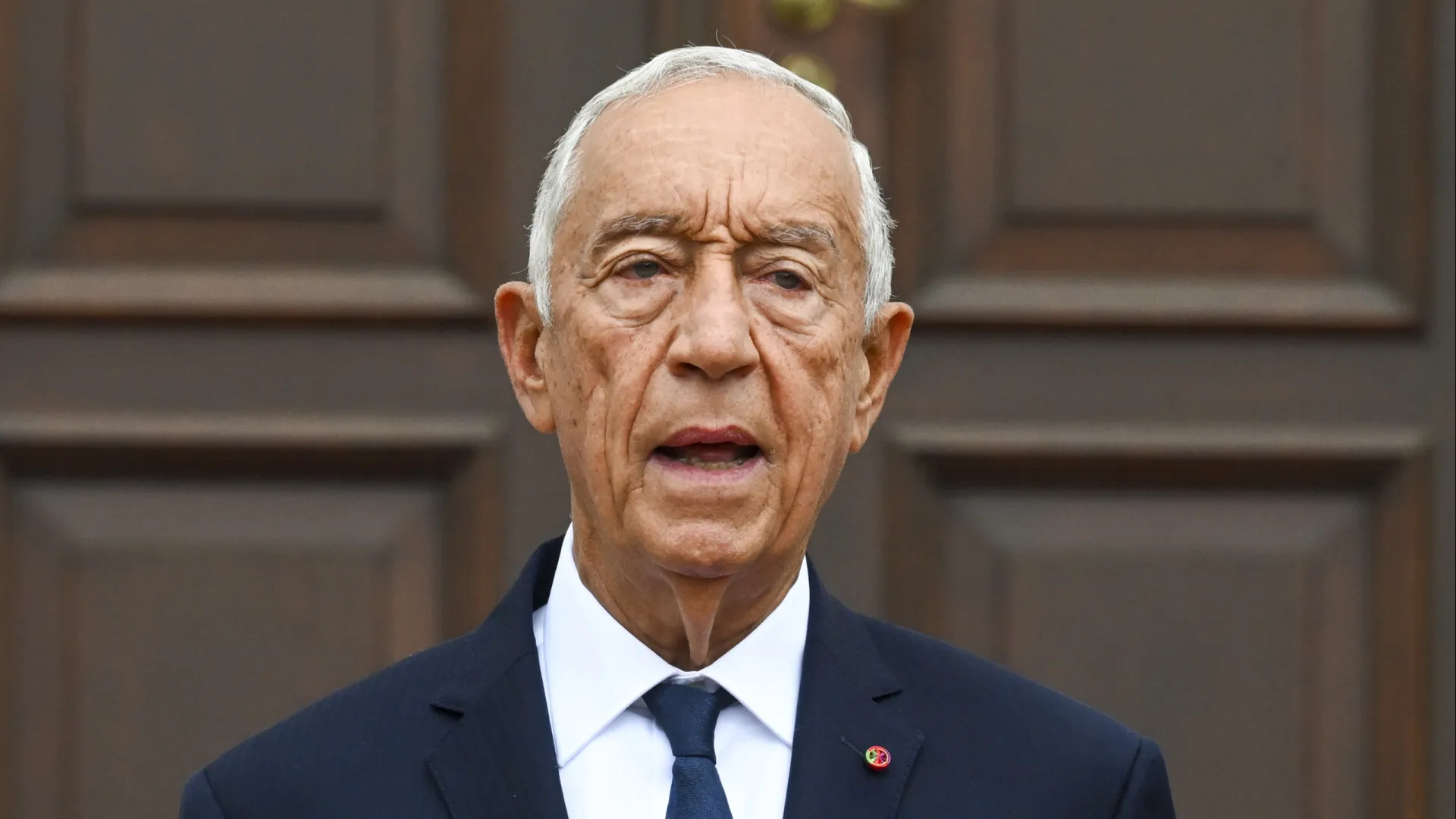 
                    Marcelo elogia 