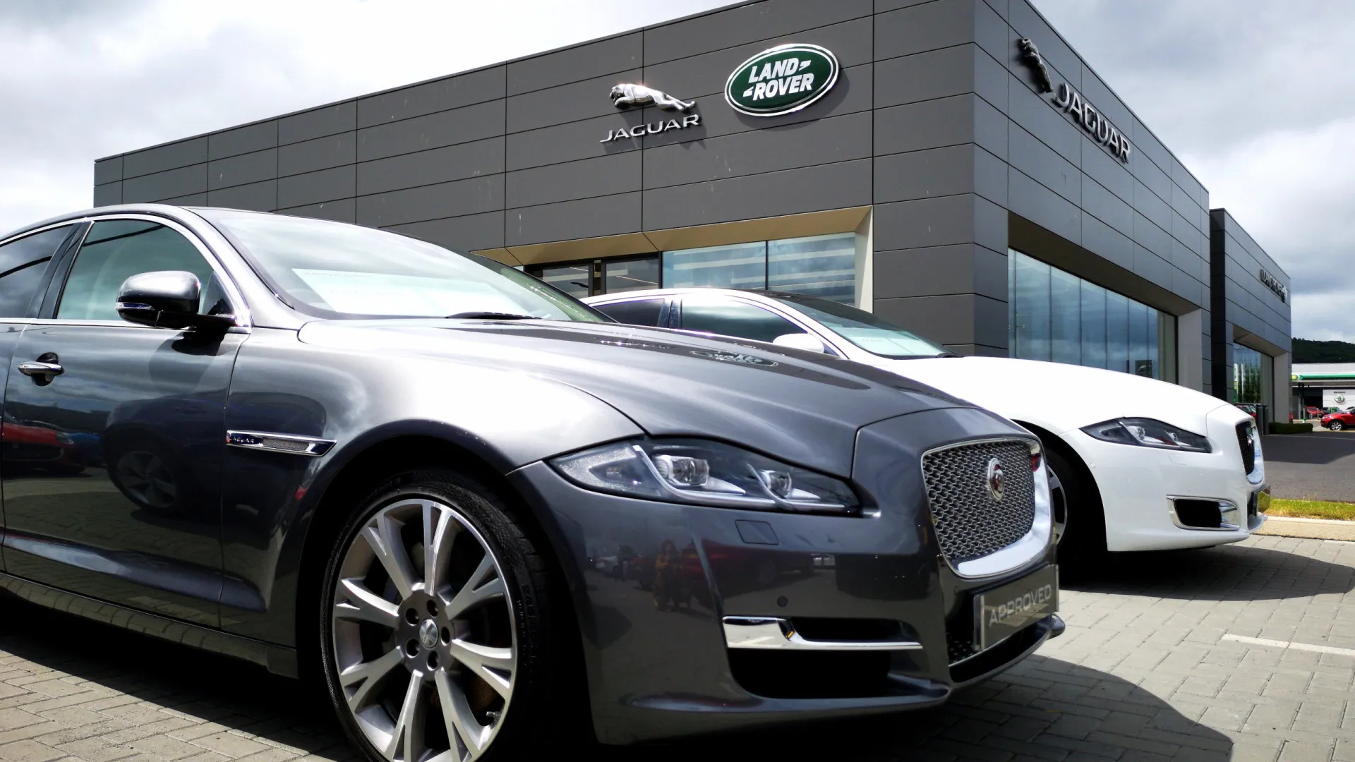 
                    Ciberataque pode custar milhões por dia à Jaguar Land Rover
                