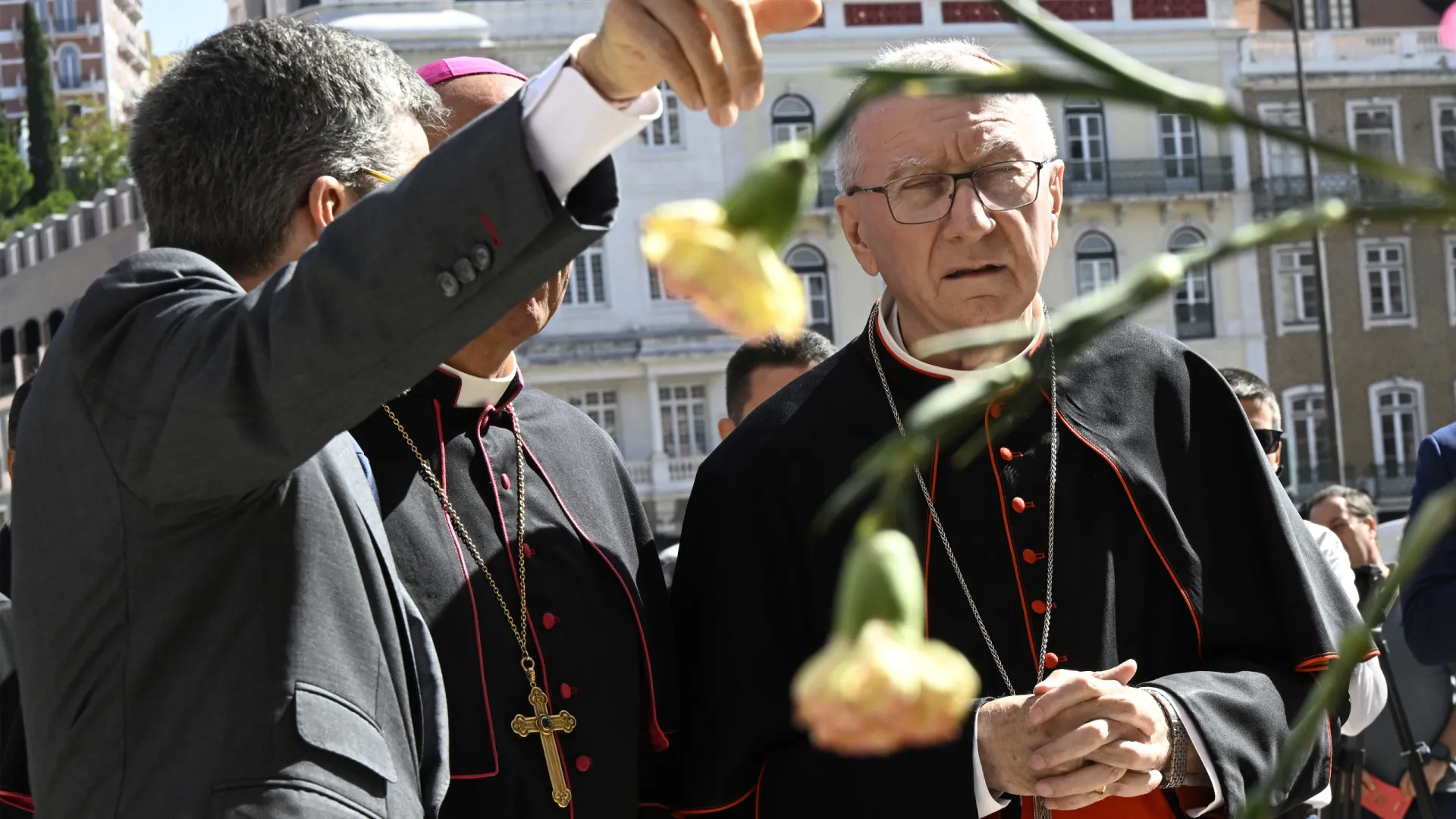 
                    Secretário de Estado do Vaticano contra discursos simplistas sobre imigração
                