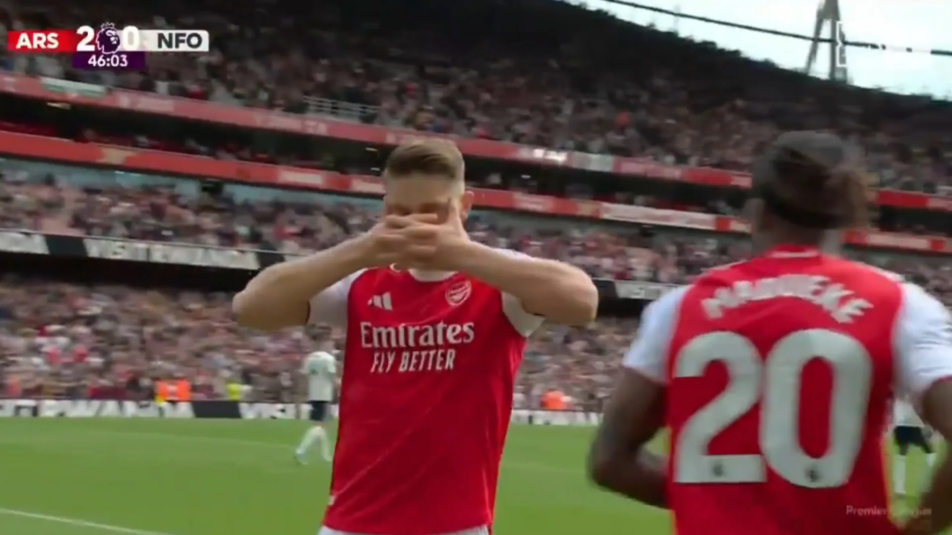 
                    Aí está ele. Viktor Gyokeres voltou a 'faturar' pelo Arsenal neste lance
                
