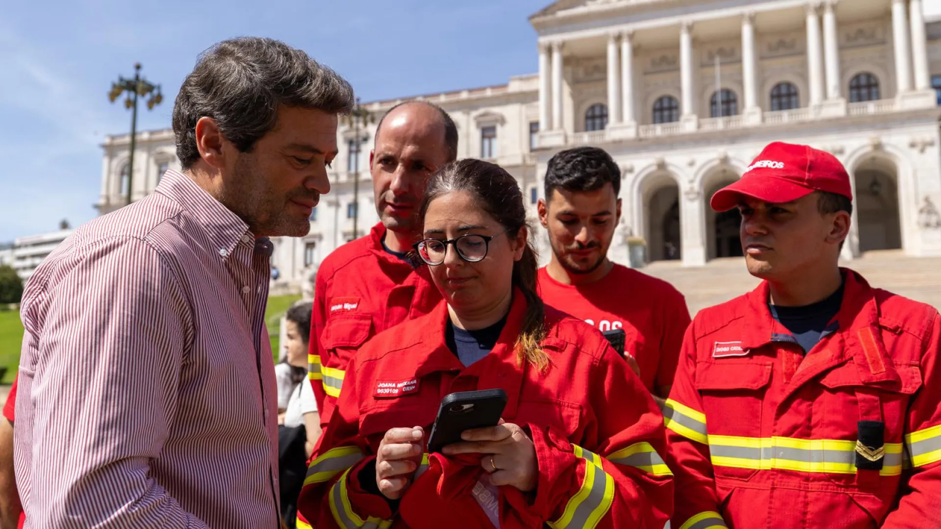 
                    Bombeiros. Chega pede 
