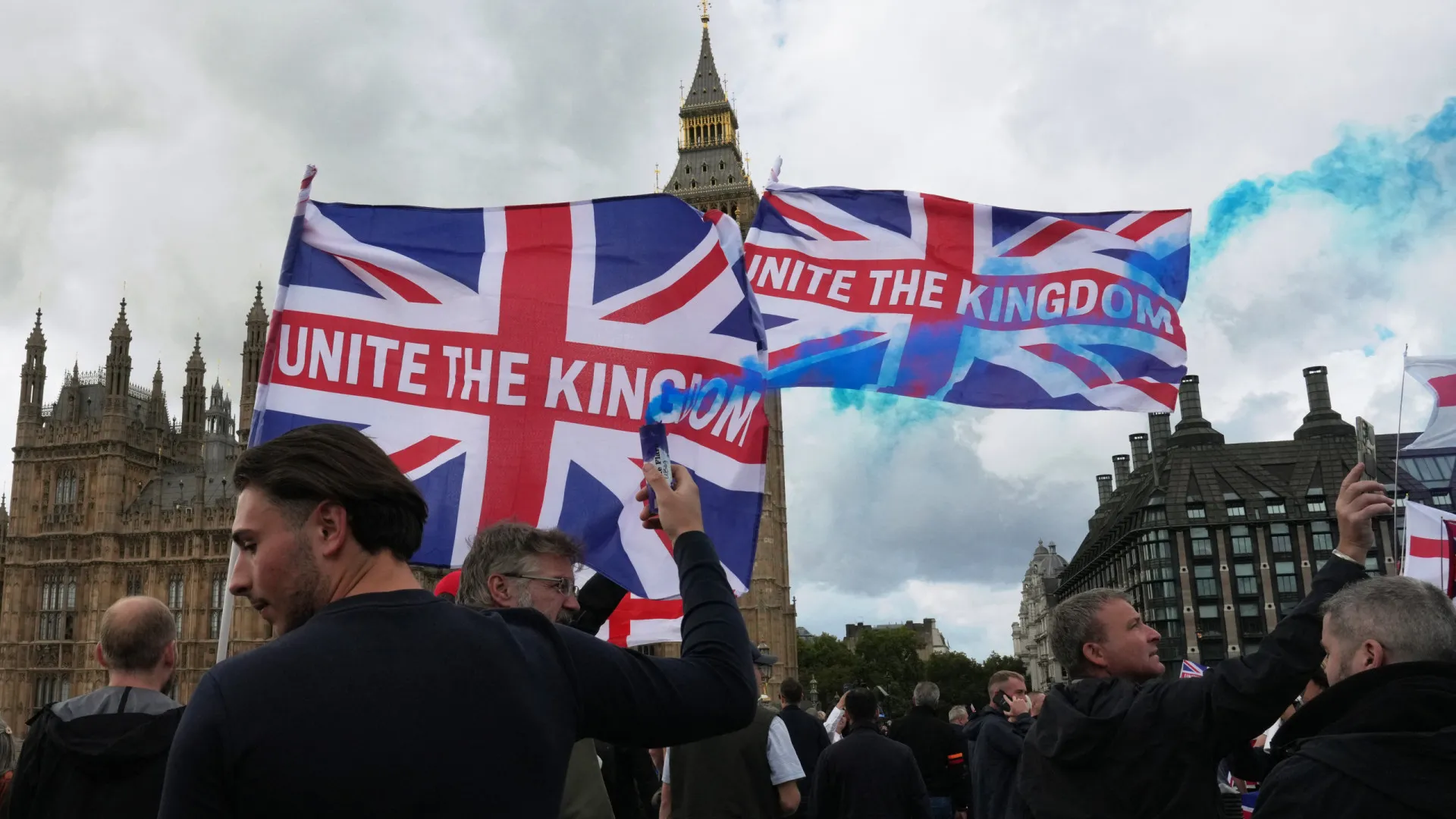 
                    Vinte e seis polícias feridos e 25 detidos em protesto em Londres
                