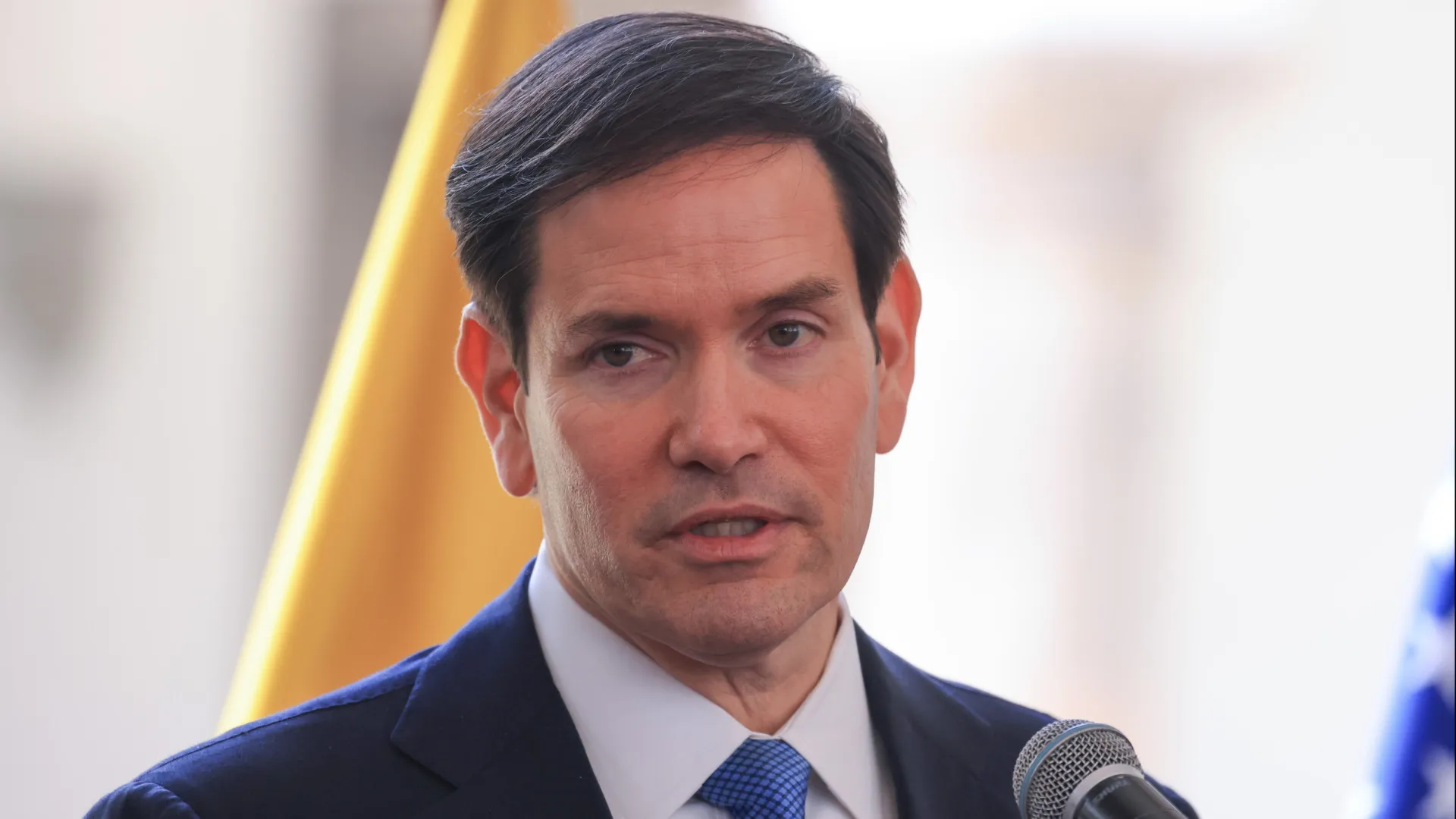 
                    Rubio declara apoio dos EUA ao ultranacionalista Orbán nas eleições húngaras
                