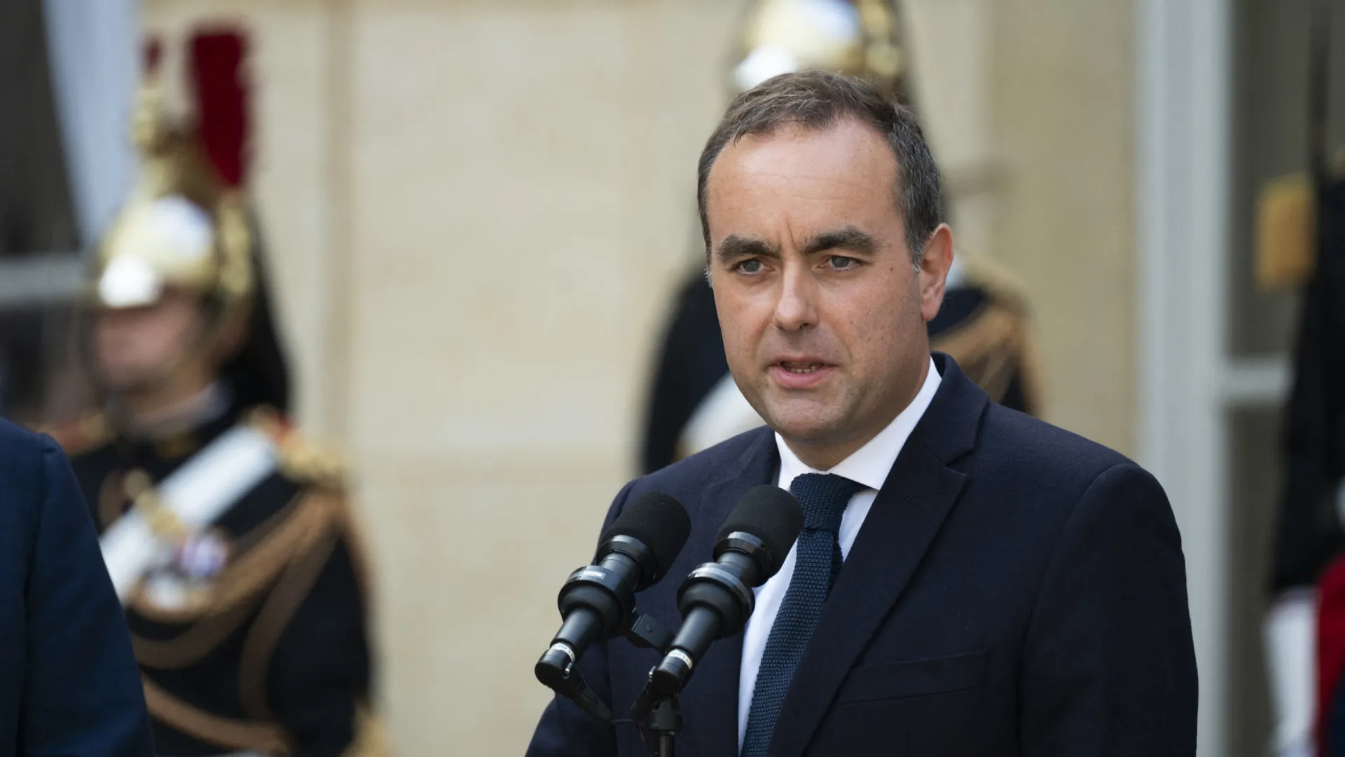 
                    Novo primeiro-ministro francês decidiu 