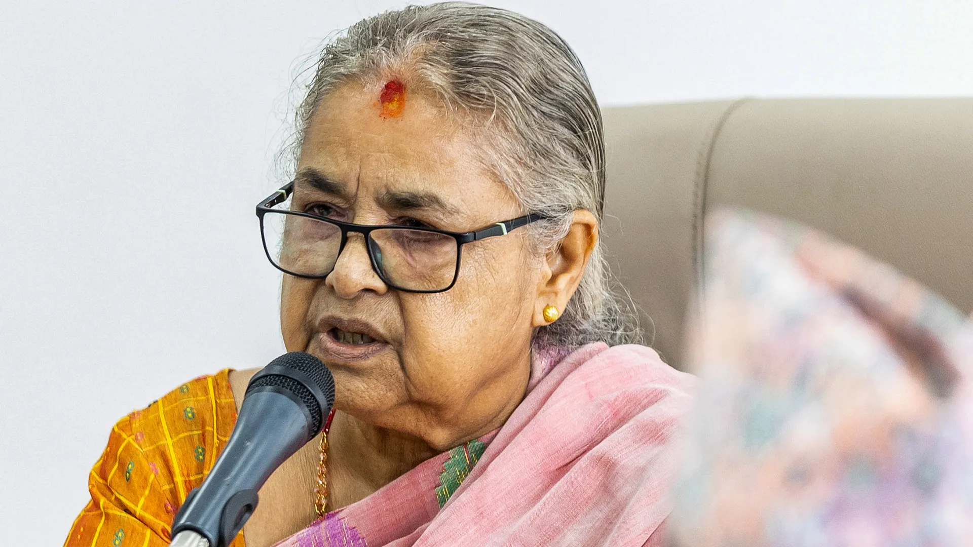 
                    Nova primeira-ministra do Nepal promete seguir reivindicações dos manifestantes
                