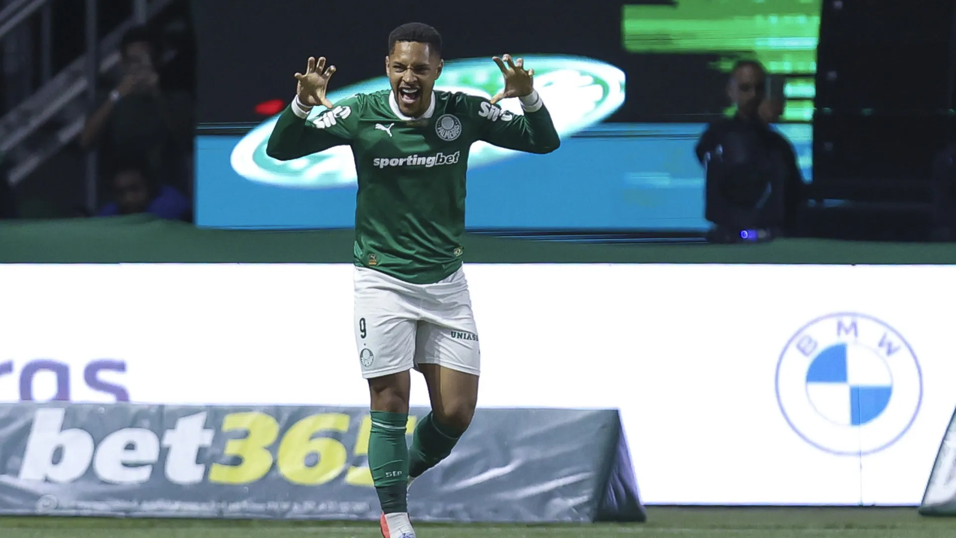 
                    Depois do Sporting, o United. Vitor Roque descarta Amorim... outra vez
                