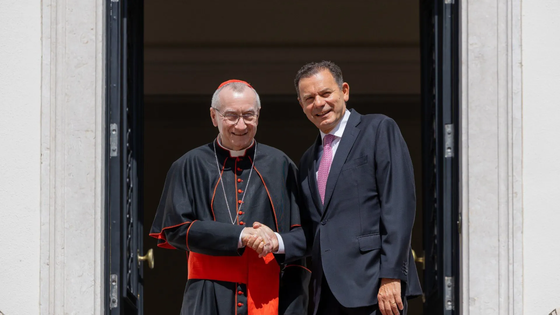 
                    Montenegro recebeu Pietro Parolin. Falaram sobre o Elevador e as guerras
                
