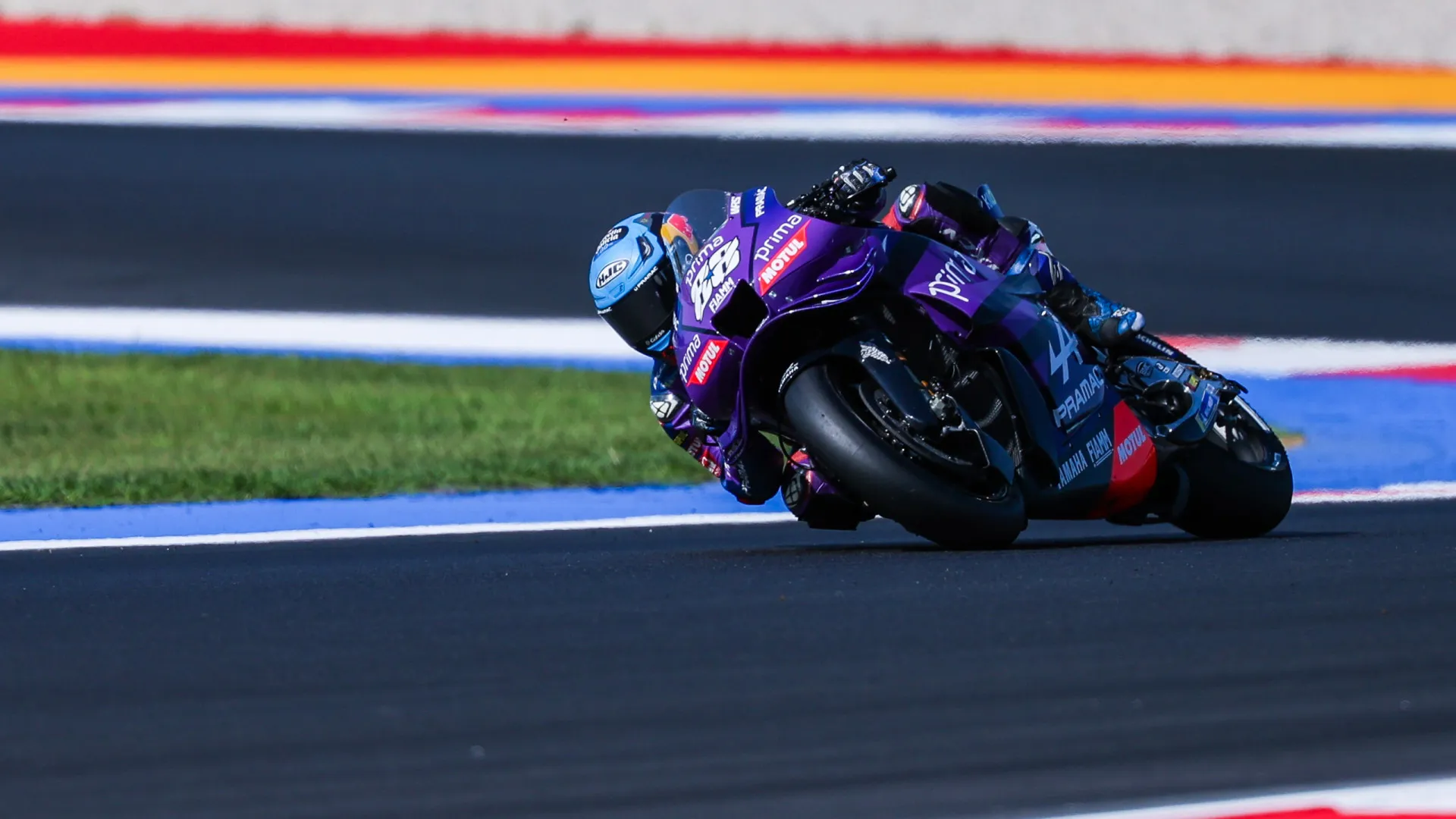 
                    Miguel Oliveira 'voa' para mais um lugar no top10 em San Marino
                