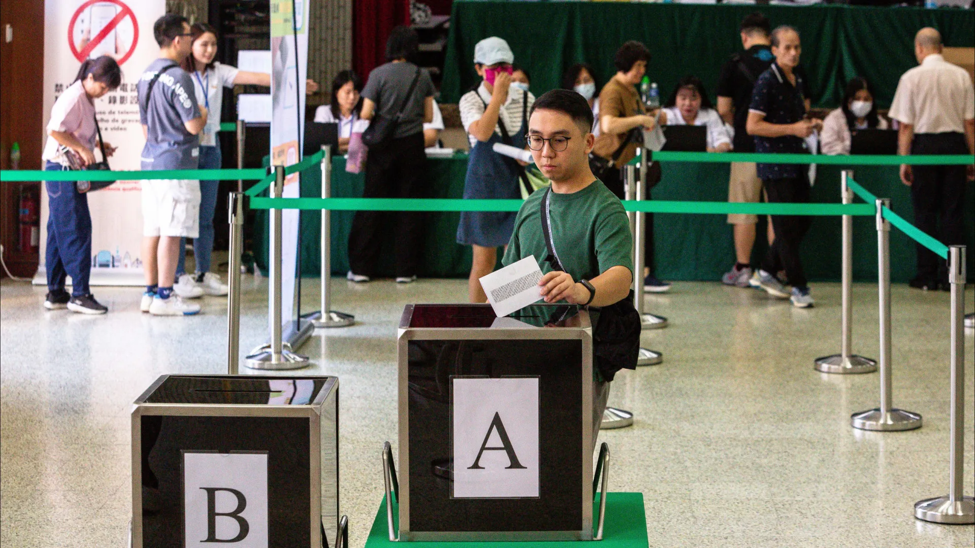 
                    Participação nas legislativas de Macau sobe apesar de desqualificações
                
