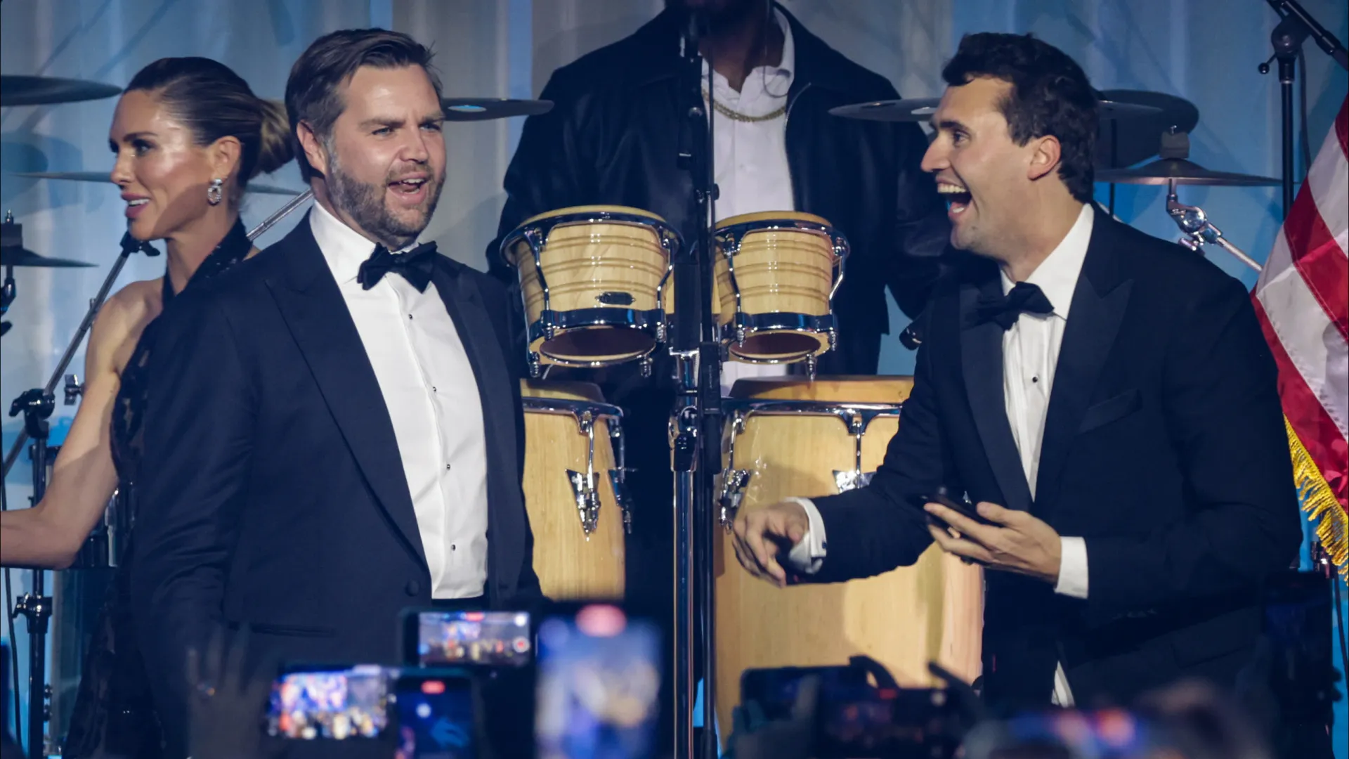 
                    'Charlie Kirk Show'. JD Vance apresenta homenagem a ativista assassinado
                