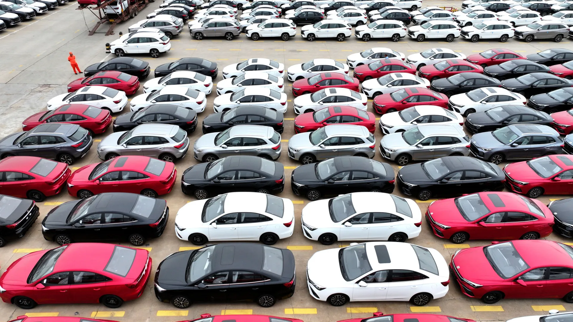 
                    Diretor da BMW não acredita que fabricantes chineses dominem na Europa
                