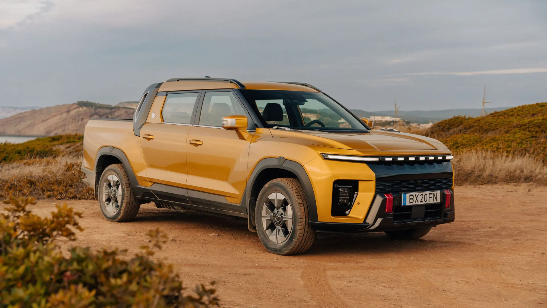 
                    Nova pick-up elétrica coreana chega a Portugal e este é o preço
                