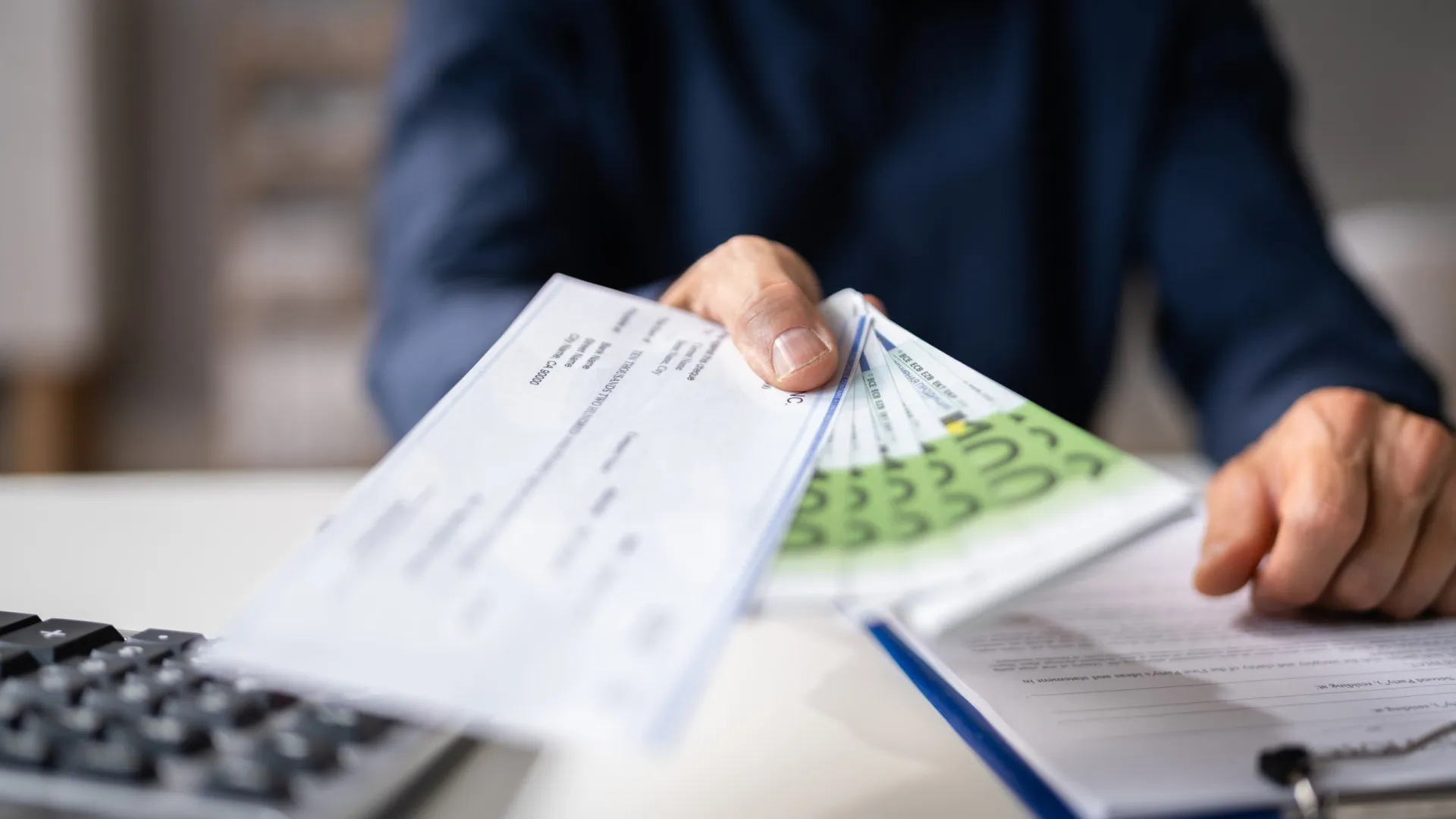 
                    Há um cheque de 750€ para fazer curso na área digital: Quem tem direito?
                