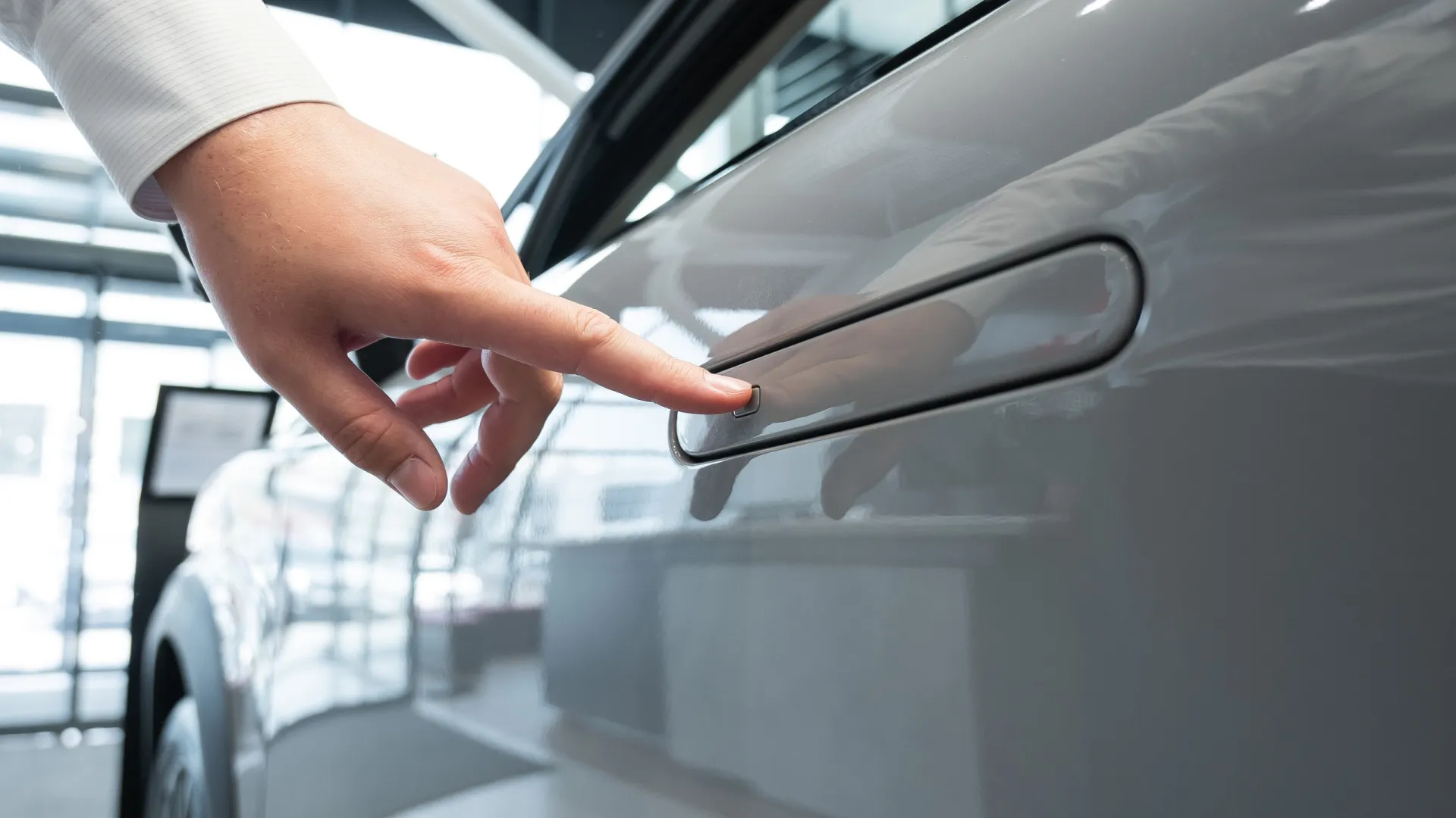 
                    Puxadores retráteis nas portas dos carros com os dias contados na China?
                
