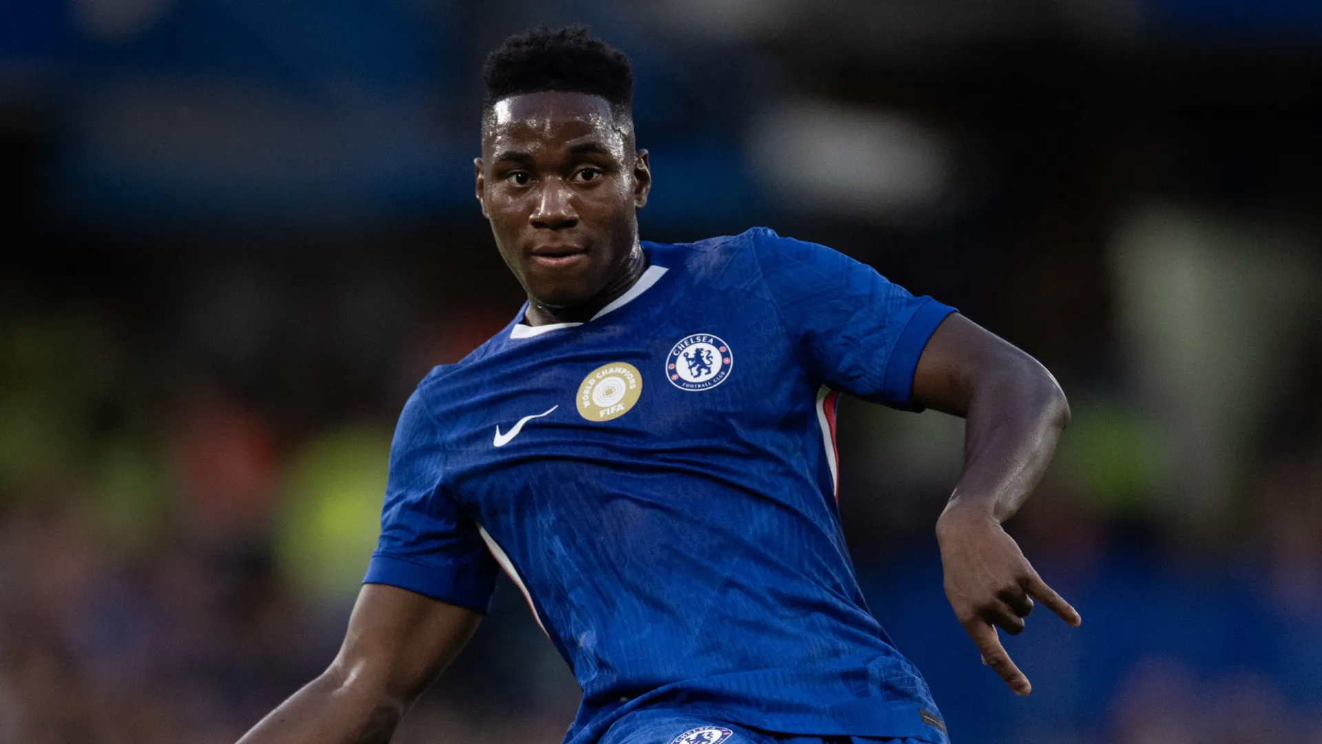 
                    Chelsea retira Dário Essugo da lista de inscritos na Liga dos Campeões
                
