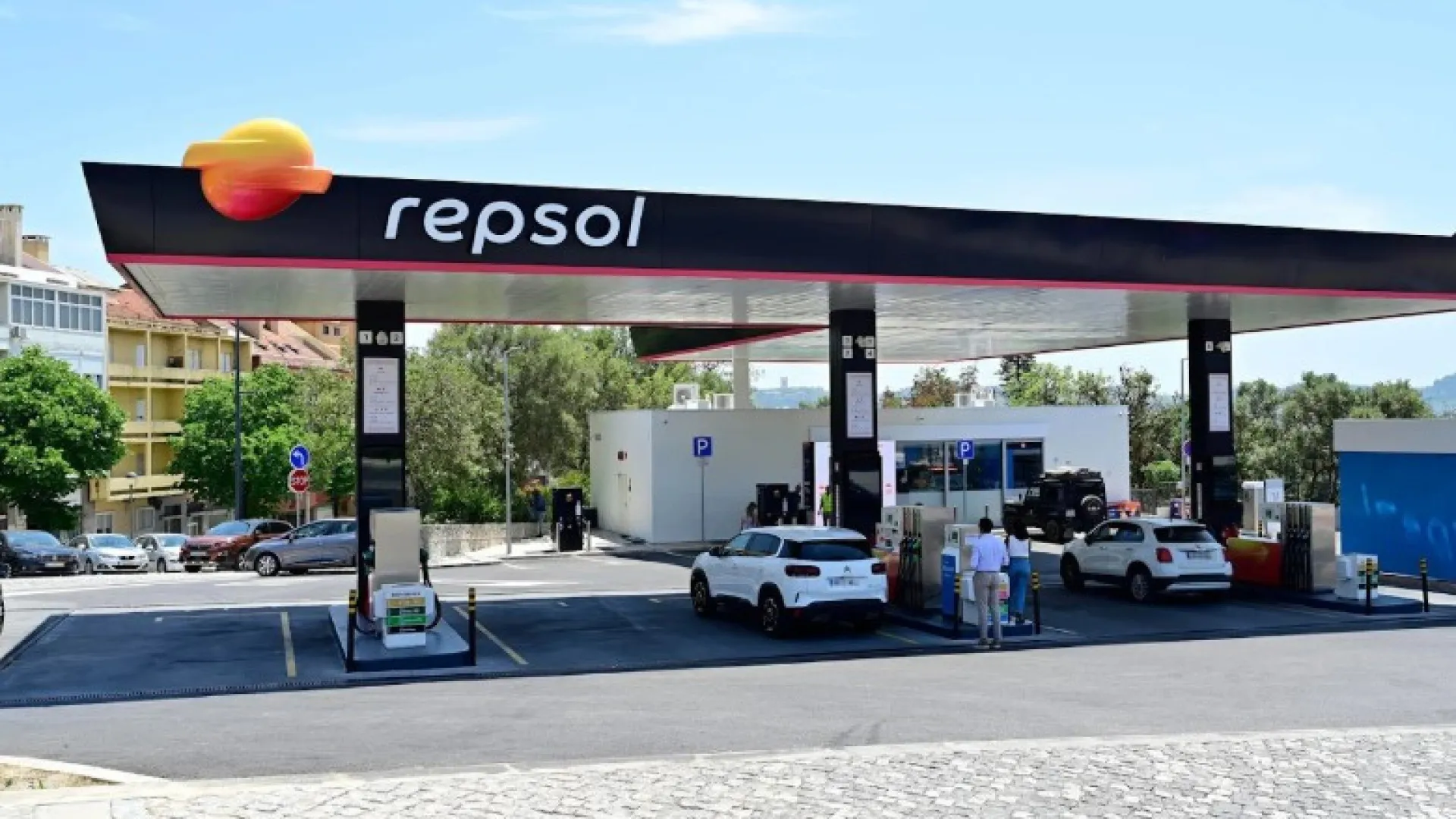 
                    Repsol vai investir até 10.000 milhões até 2028 (maioria cá e em Espanha)
                