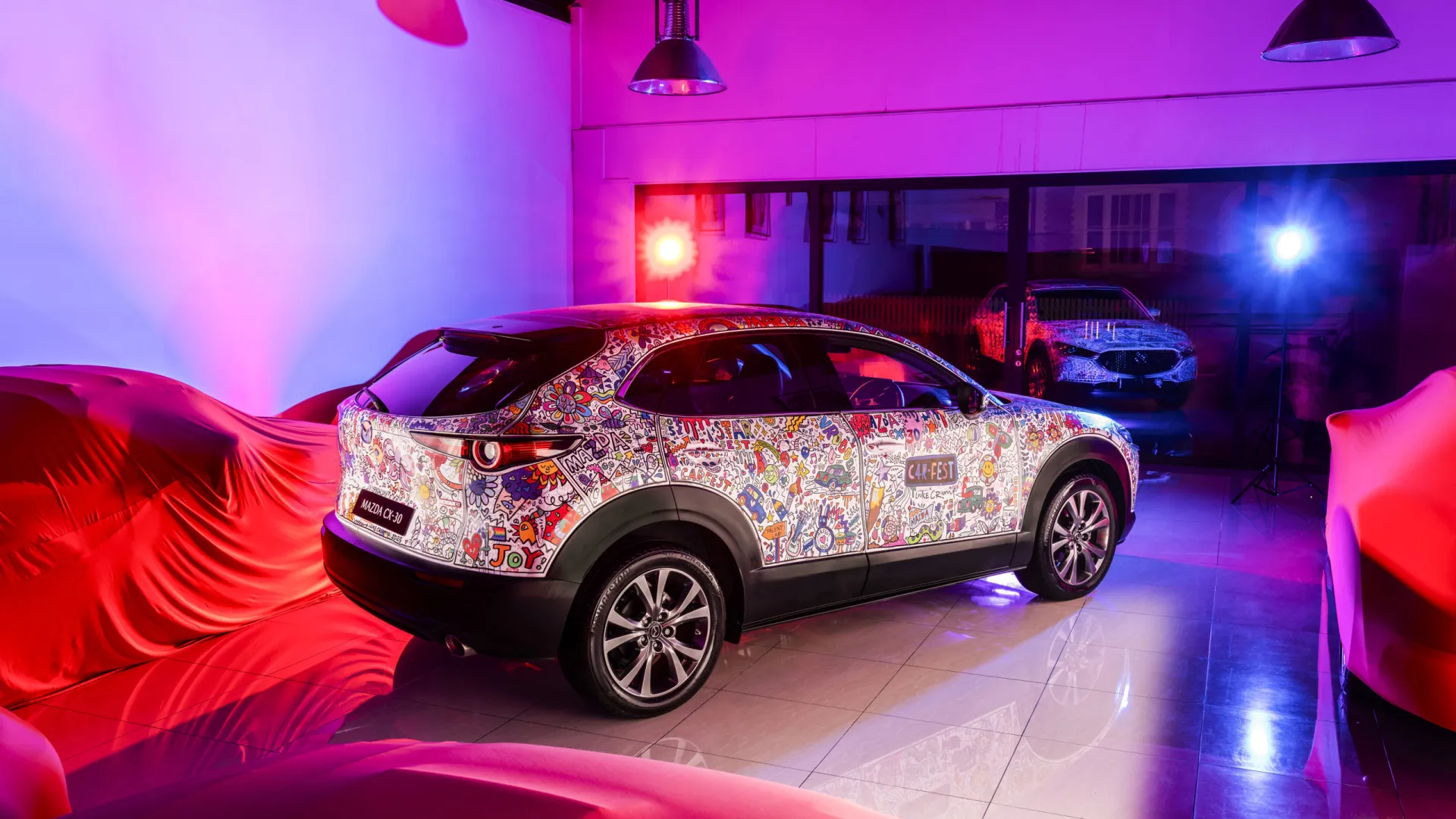 Este Mazda tornou-se numa verdadeira obra de arte (e crianças ajudaram)