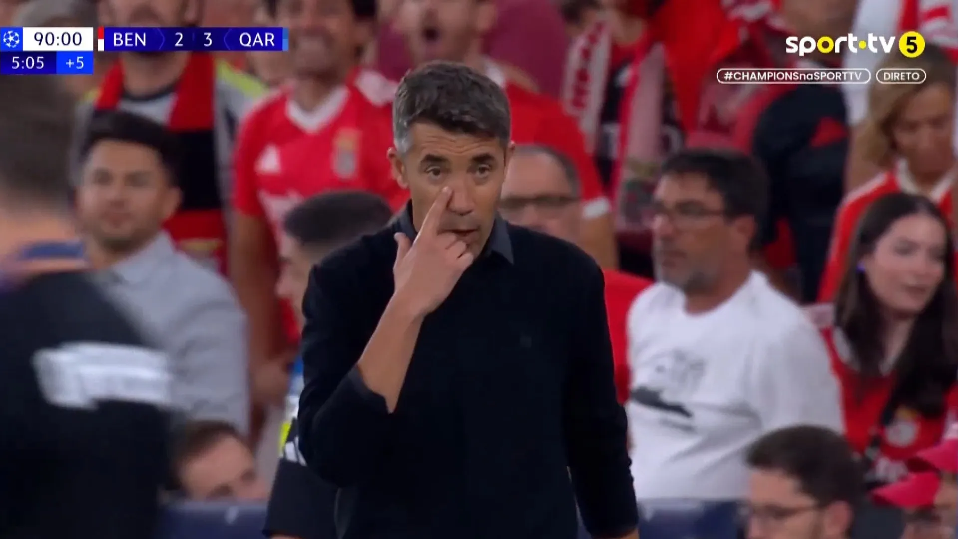 
                    Apito final no Benfica-Qarabag intensificou assobios... e lenços brancos
                