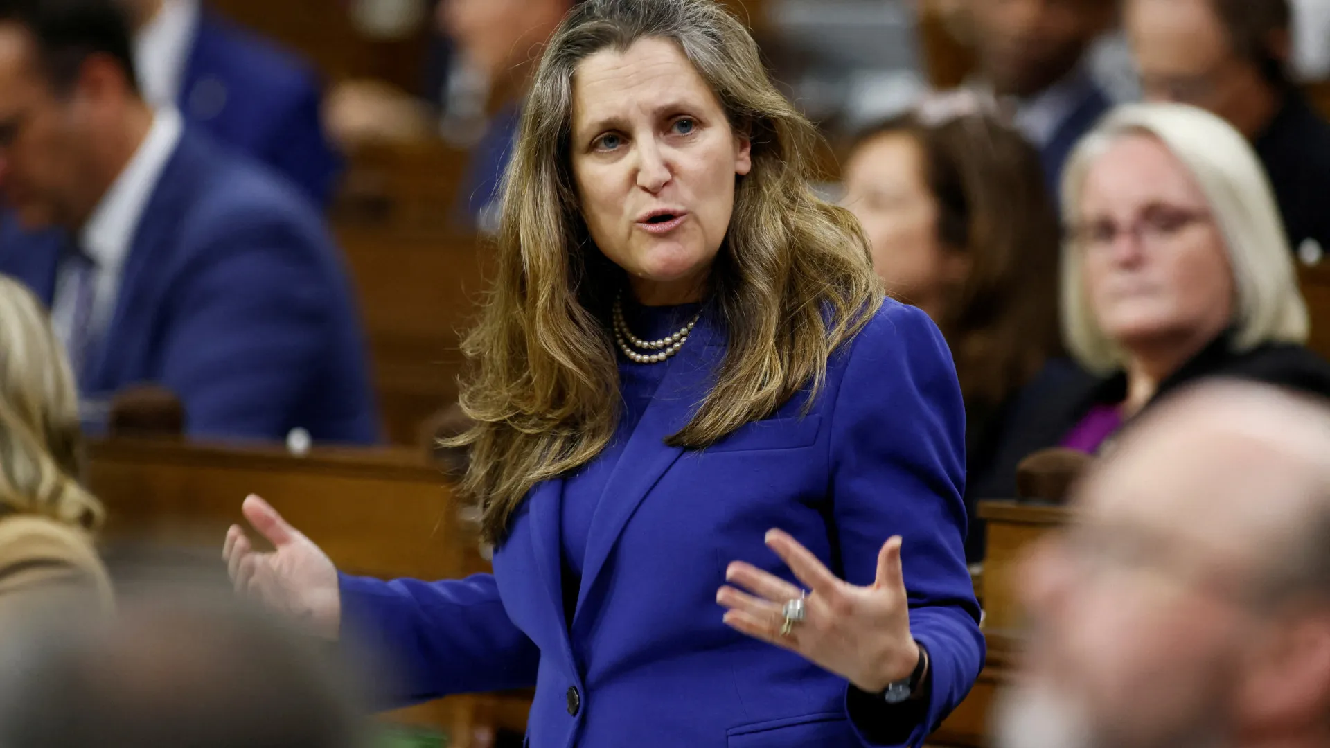 
                    Ministra canadiana demite-se para ser enviada especial para Ucrânia
                