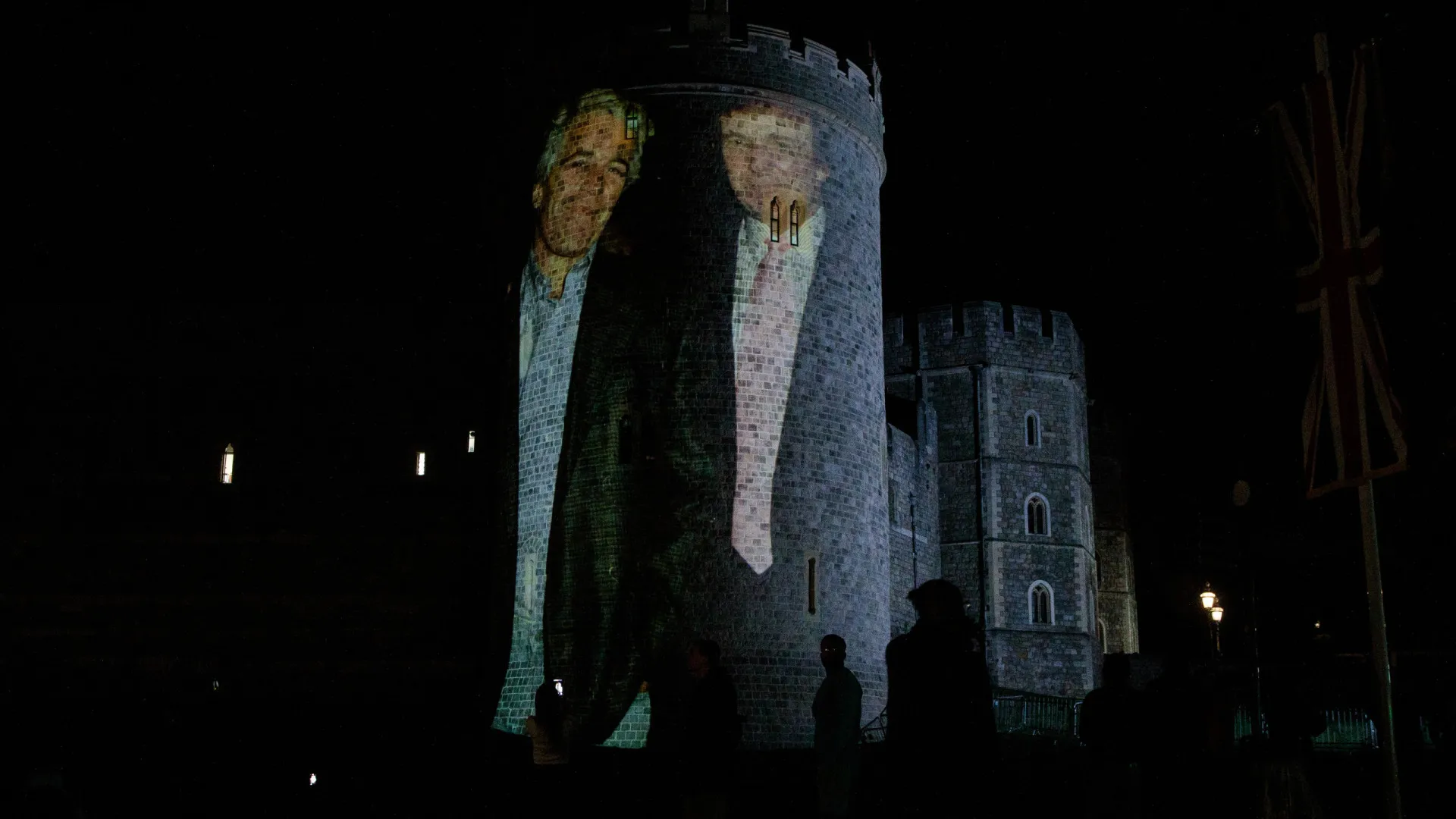 
                    Quatro detidos após projeção de imagens de Trump e Epstein em Windsor
                