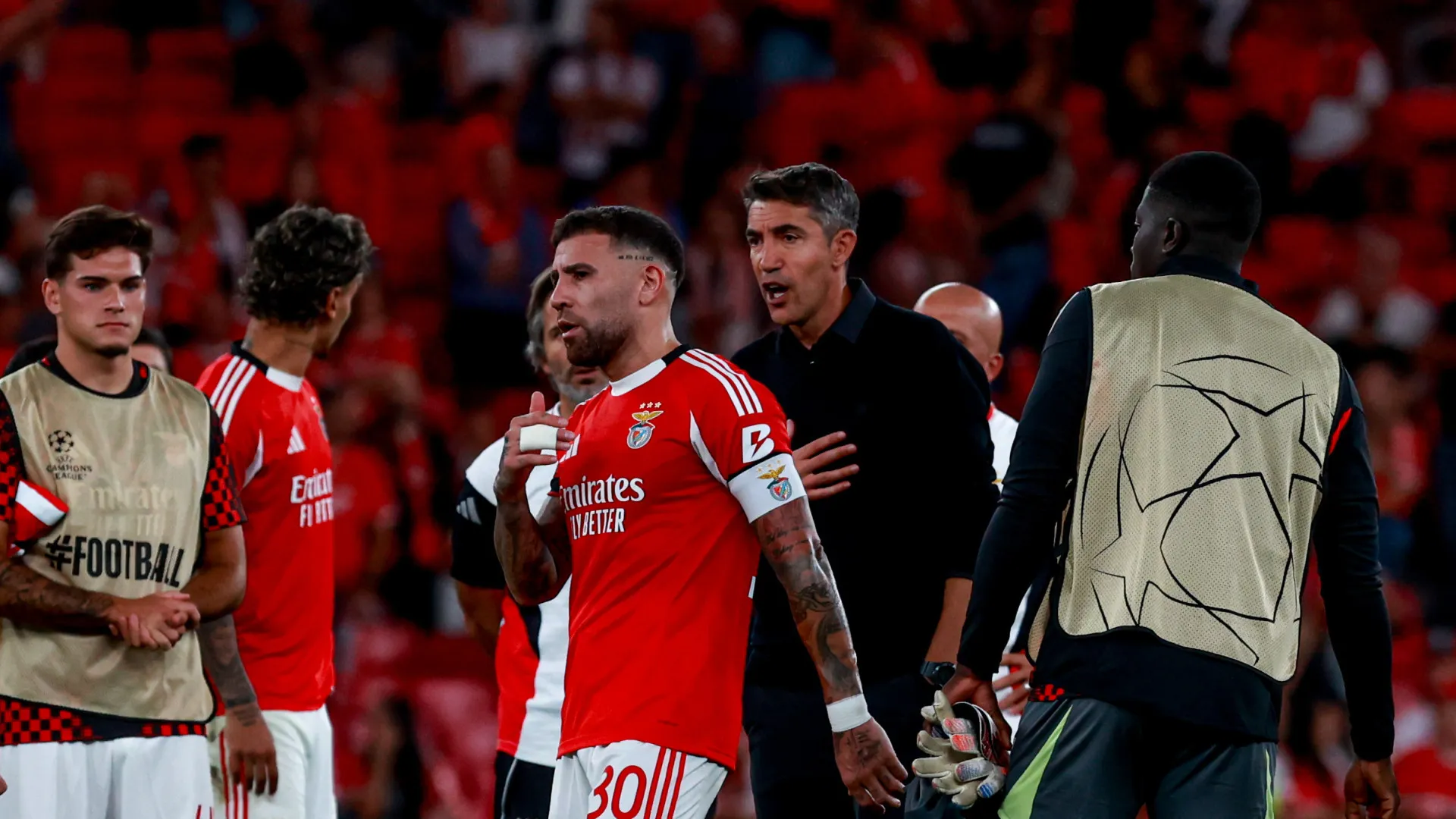 
                    Cinco pecados capitais. Como Lage foi de 'salvador a coveiro' no Benfica
                