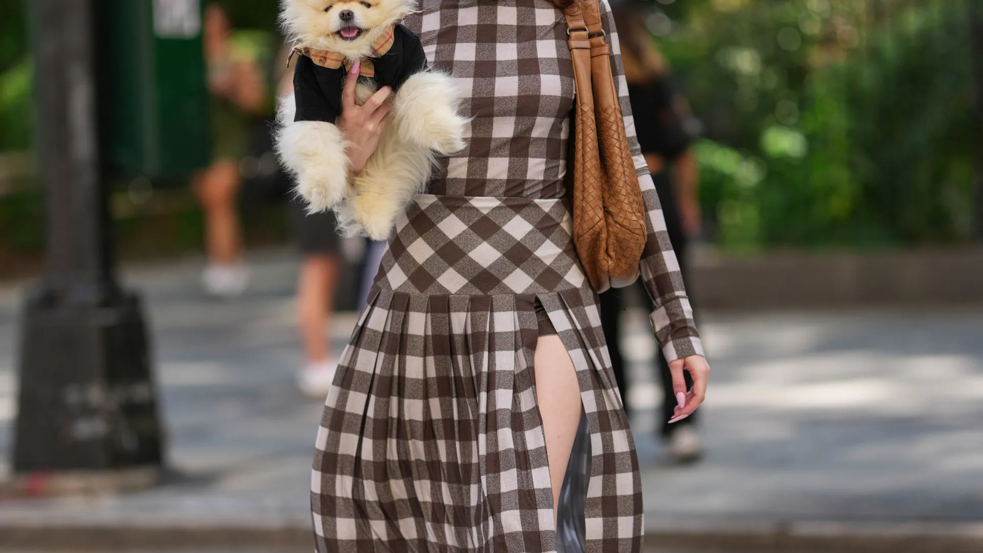 
                    Street style: Padrão xadrez invadiu ruas de Nova Iorque na semana da moda
                