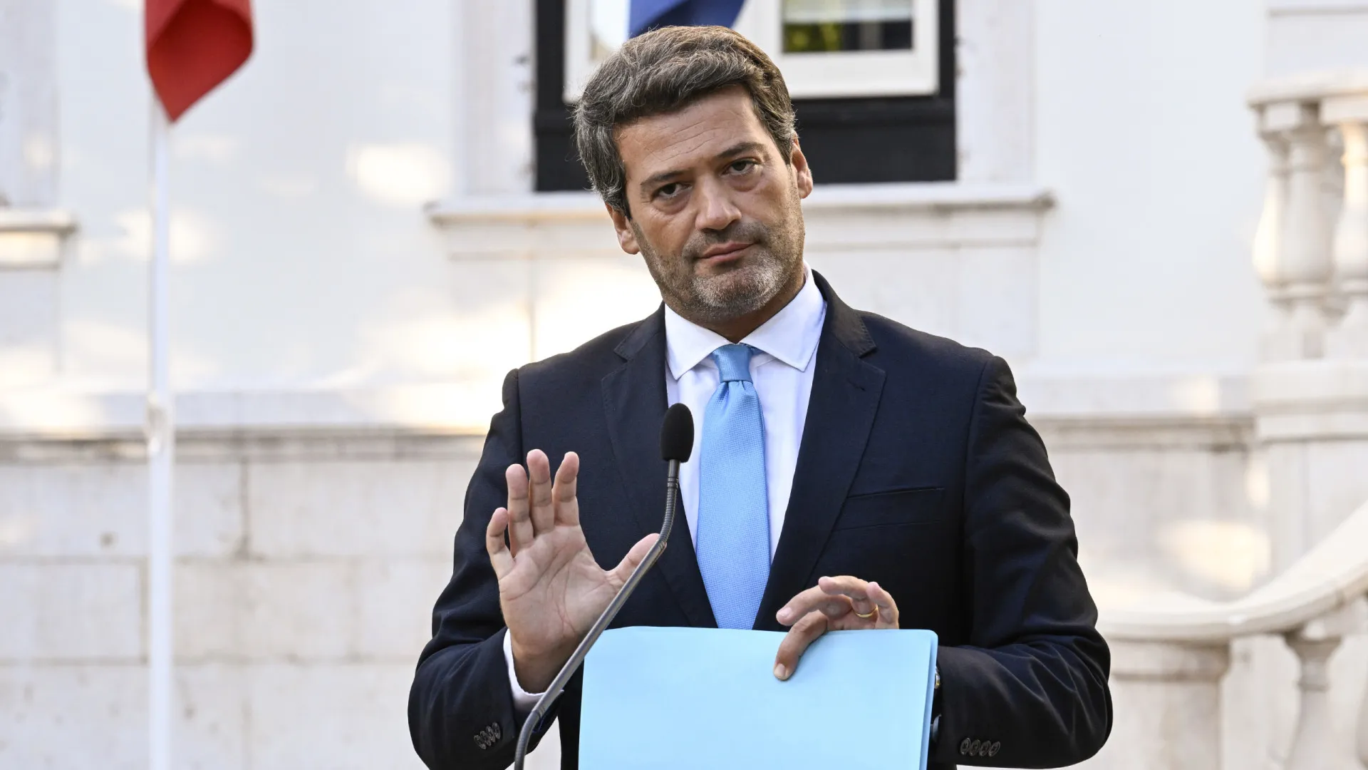 
                    Ventura volta a acusar Pinto Moreira de corrupção: 