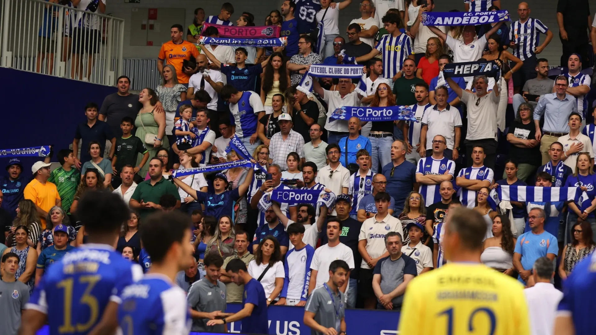 
                    FC Porto 'acerta o passo' e apanha o Sporting na liderança do campeonato
                