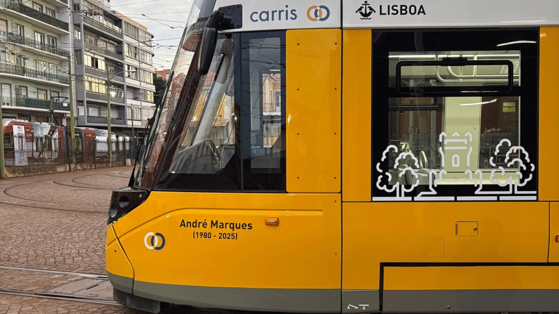 
                    Após tragédia, elétrico 'André Marques' circula pela 1.ª vez em Lisboa
                